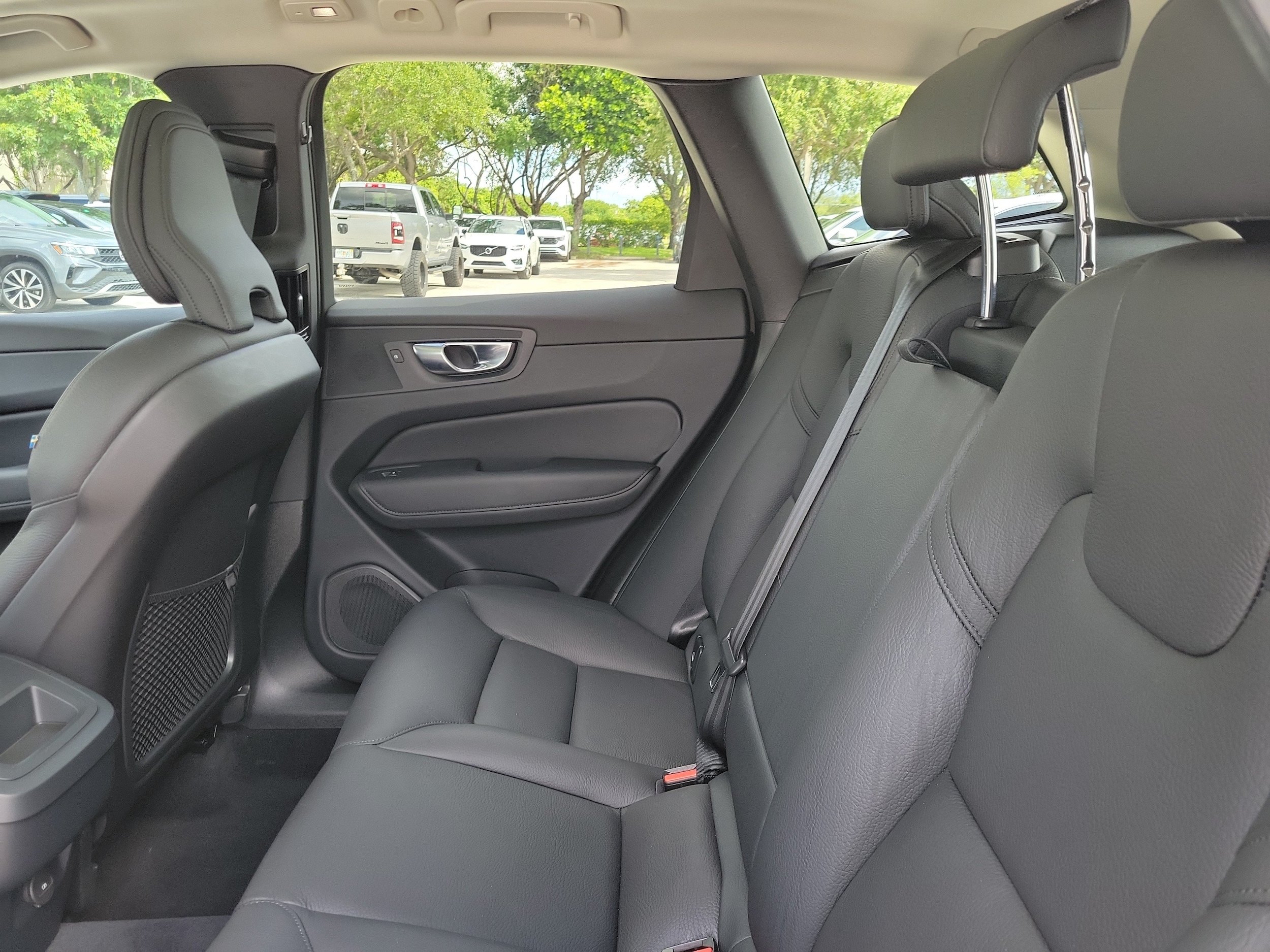 2024 Volvo XC60 Plus - Photo 12