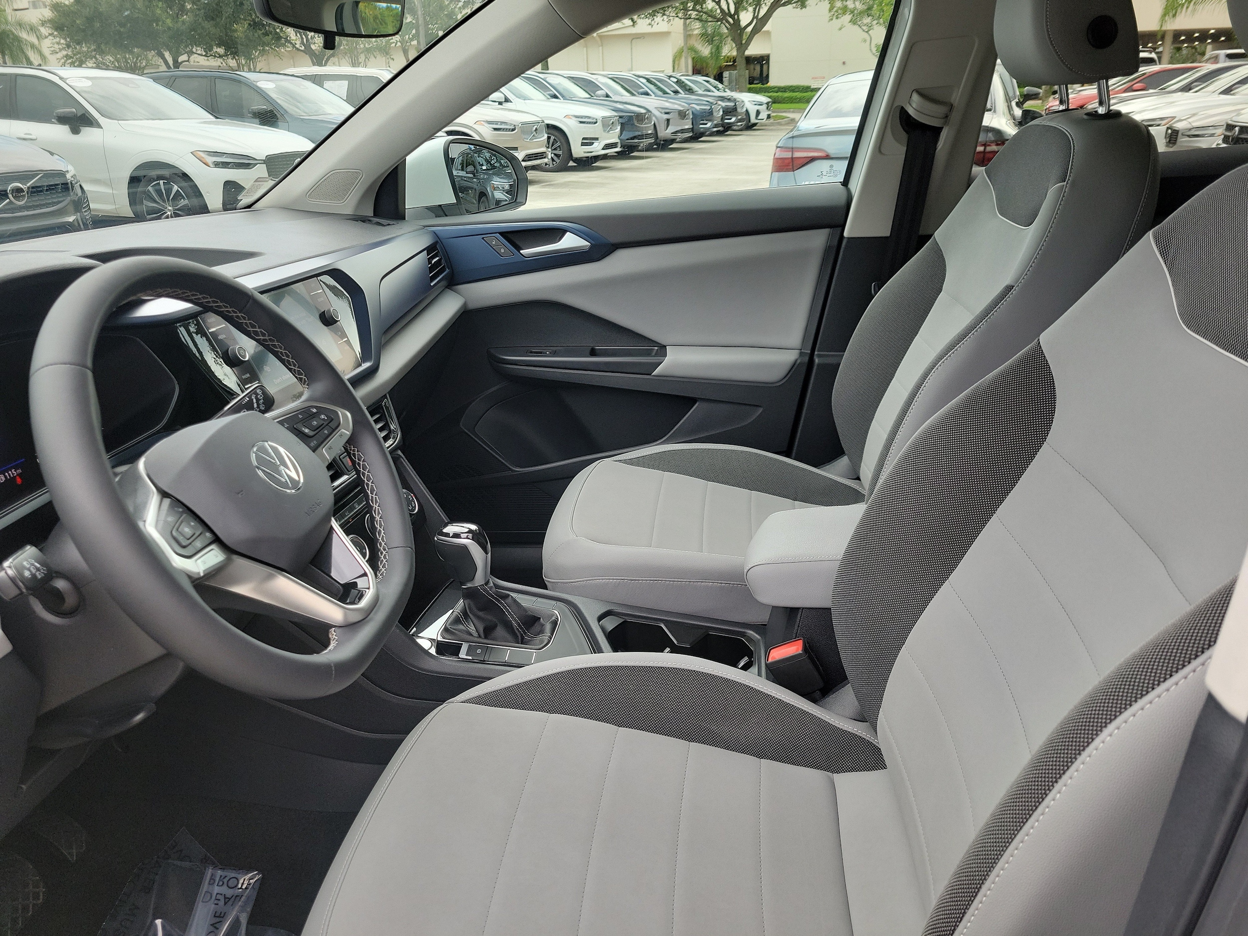 2023 Volkswagen Taos SE - Photo 17