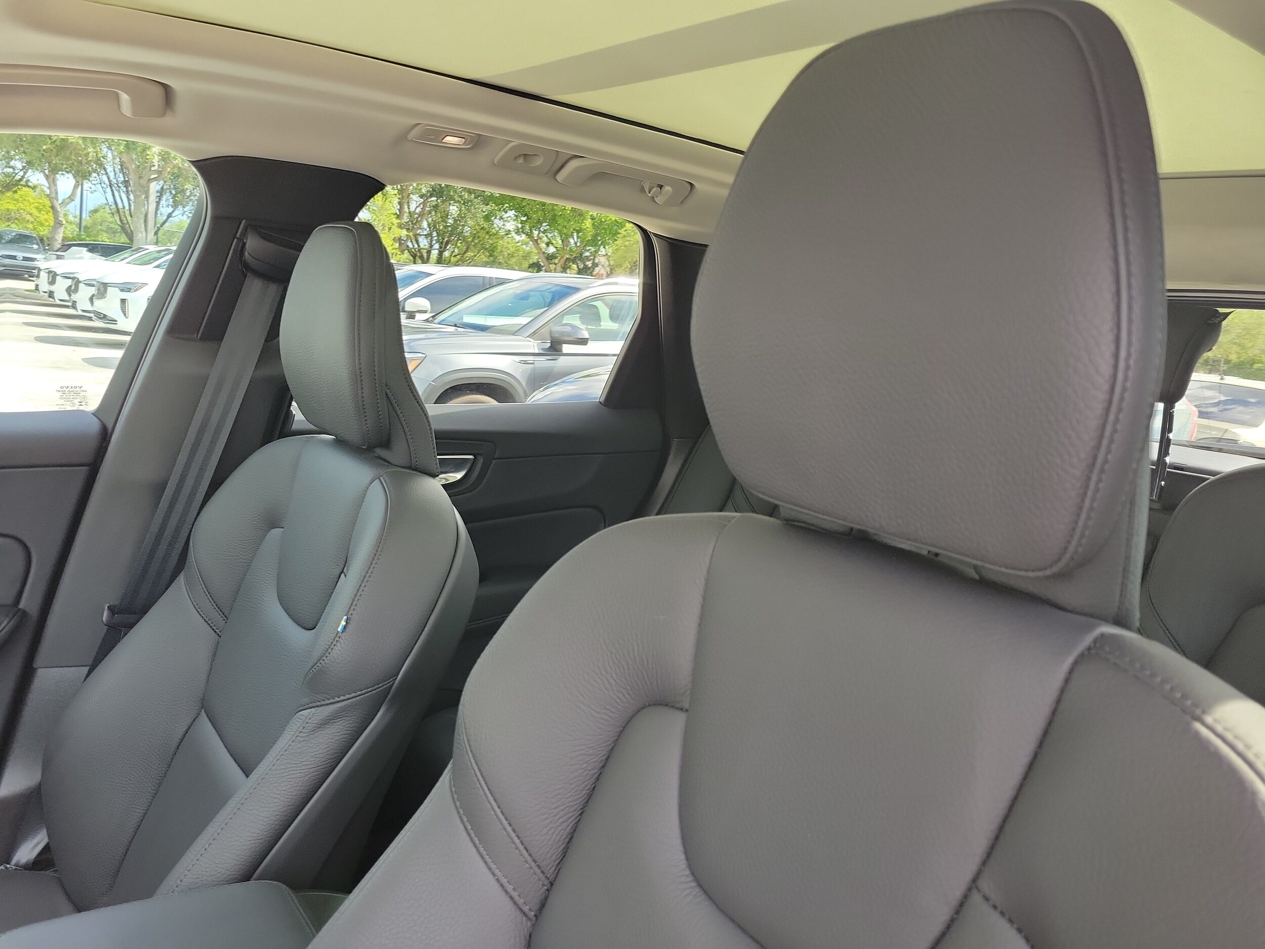 2024 Volvo XC60 Plus - Photo 18