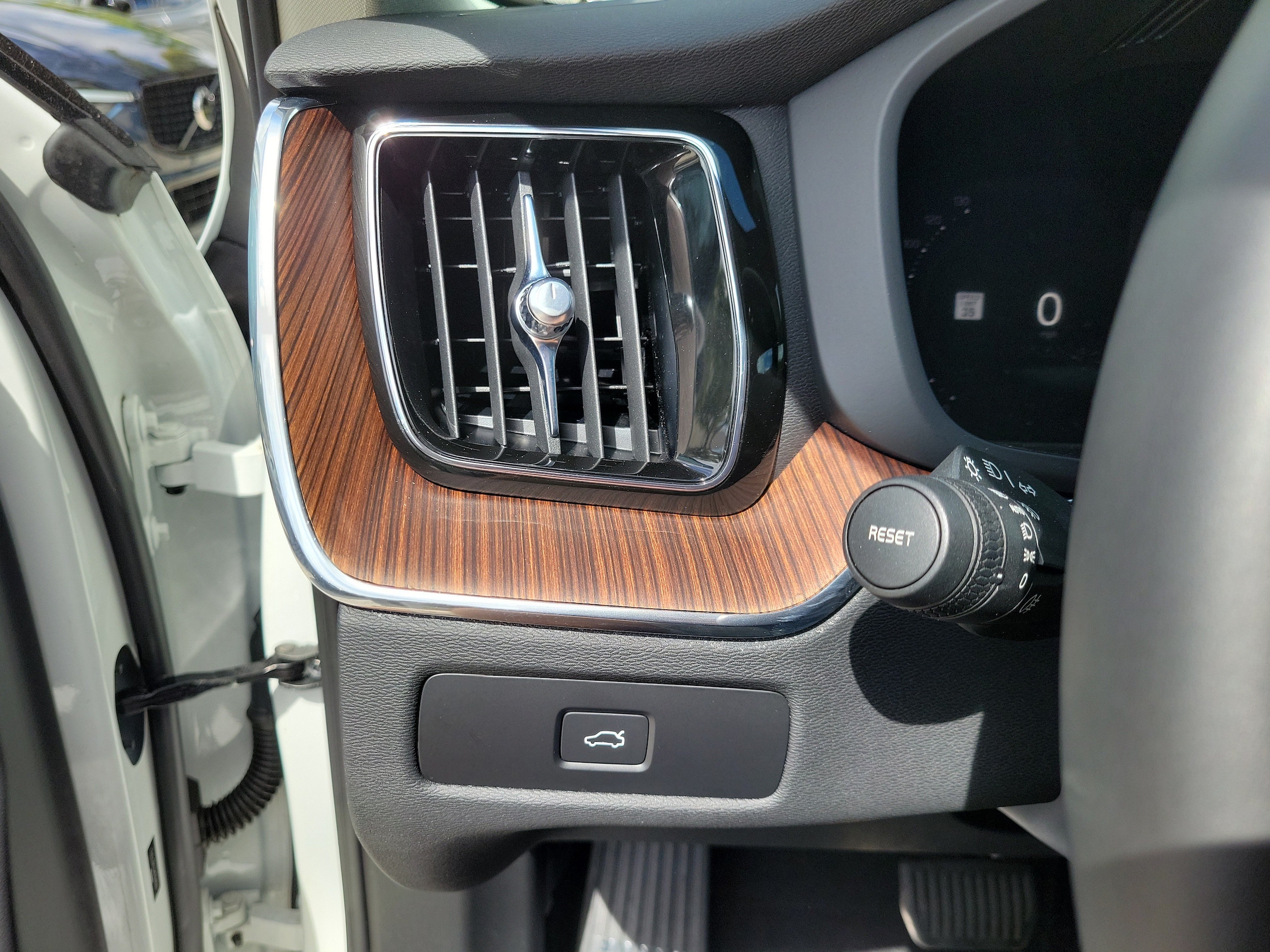 2024 Volvo XC60 Plus - Photo 20