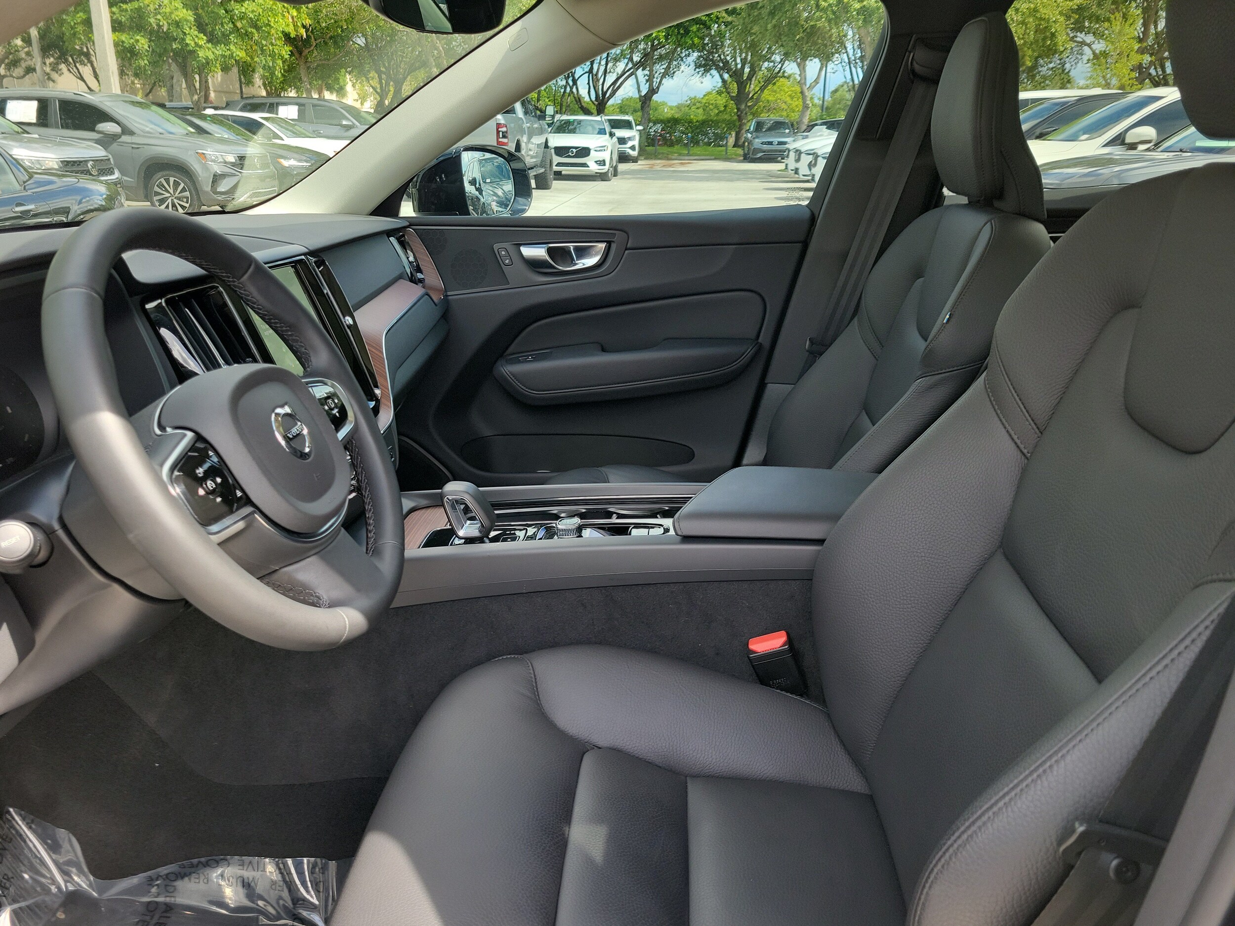 2024 Volvo XC60 Plus - Photo 16