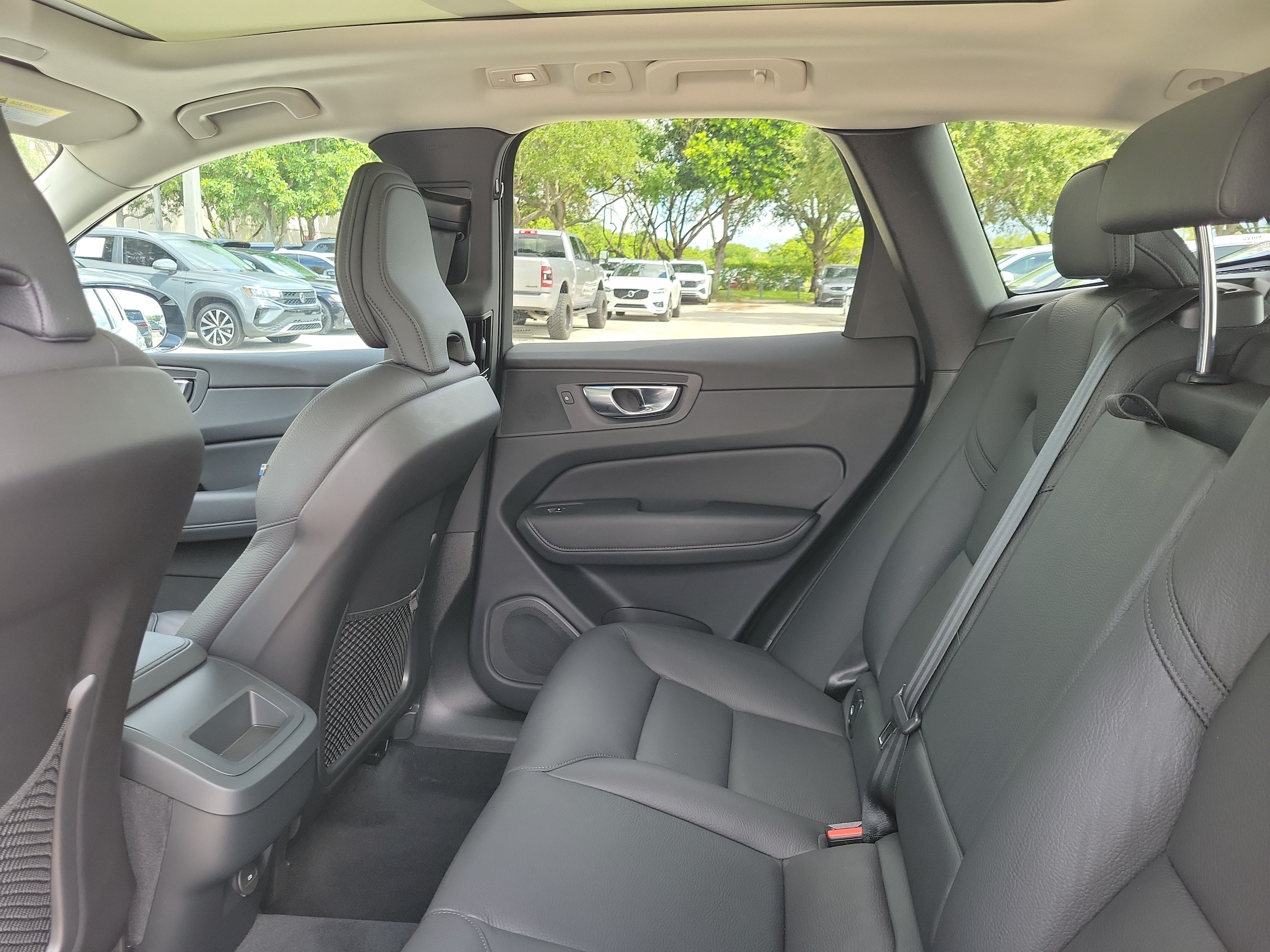 2024 Volvo XC60 Plus - Photo 13