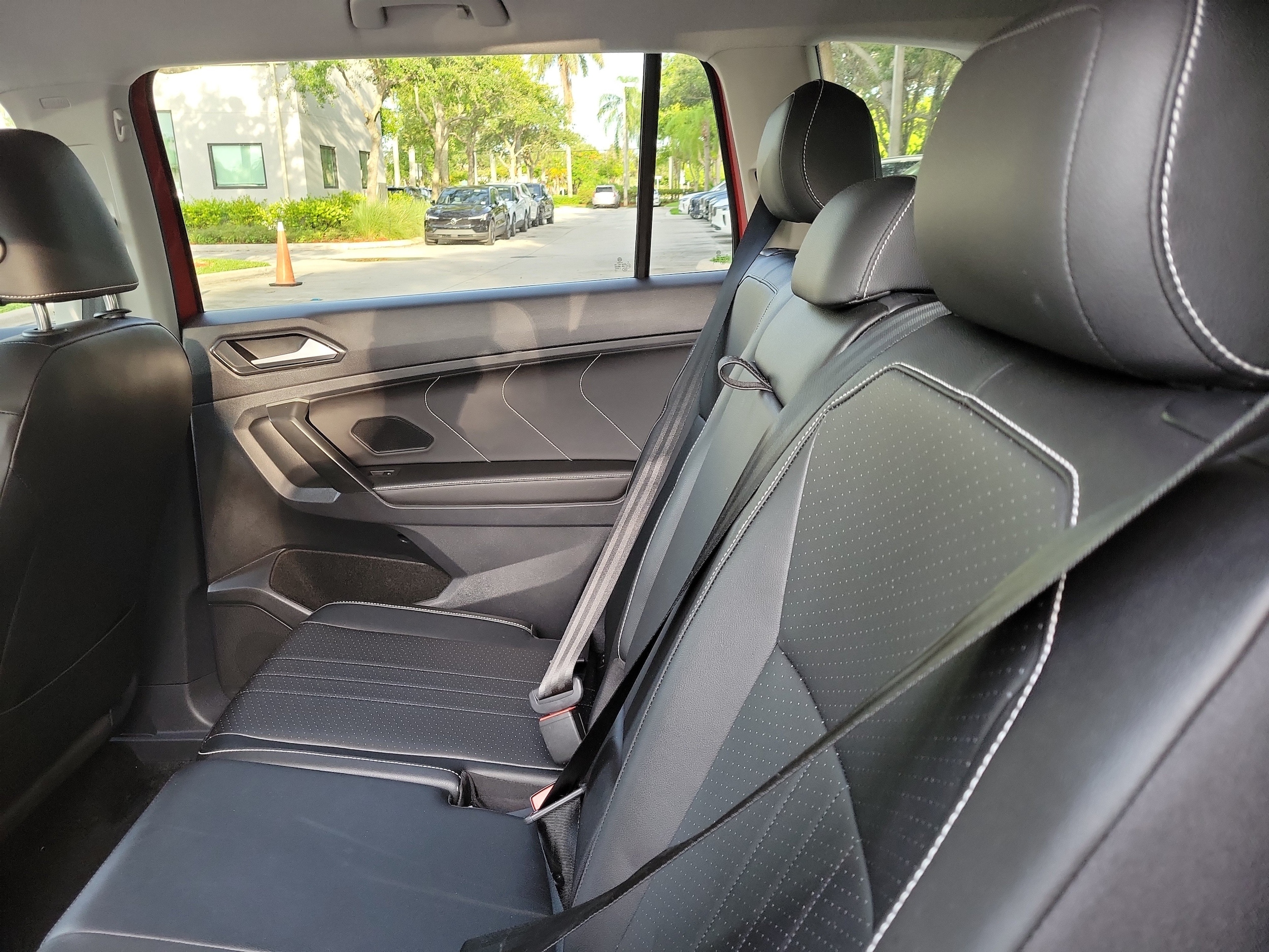 2023 Volkswagen Tiguan SE - Photo 12