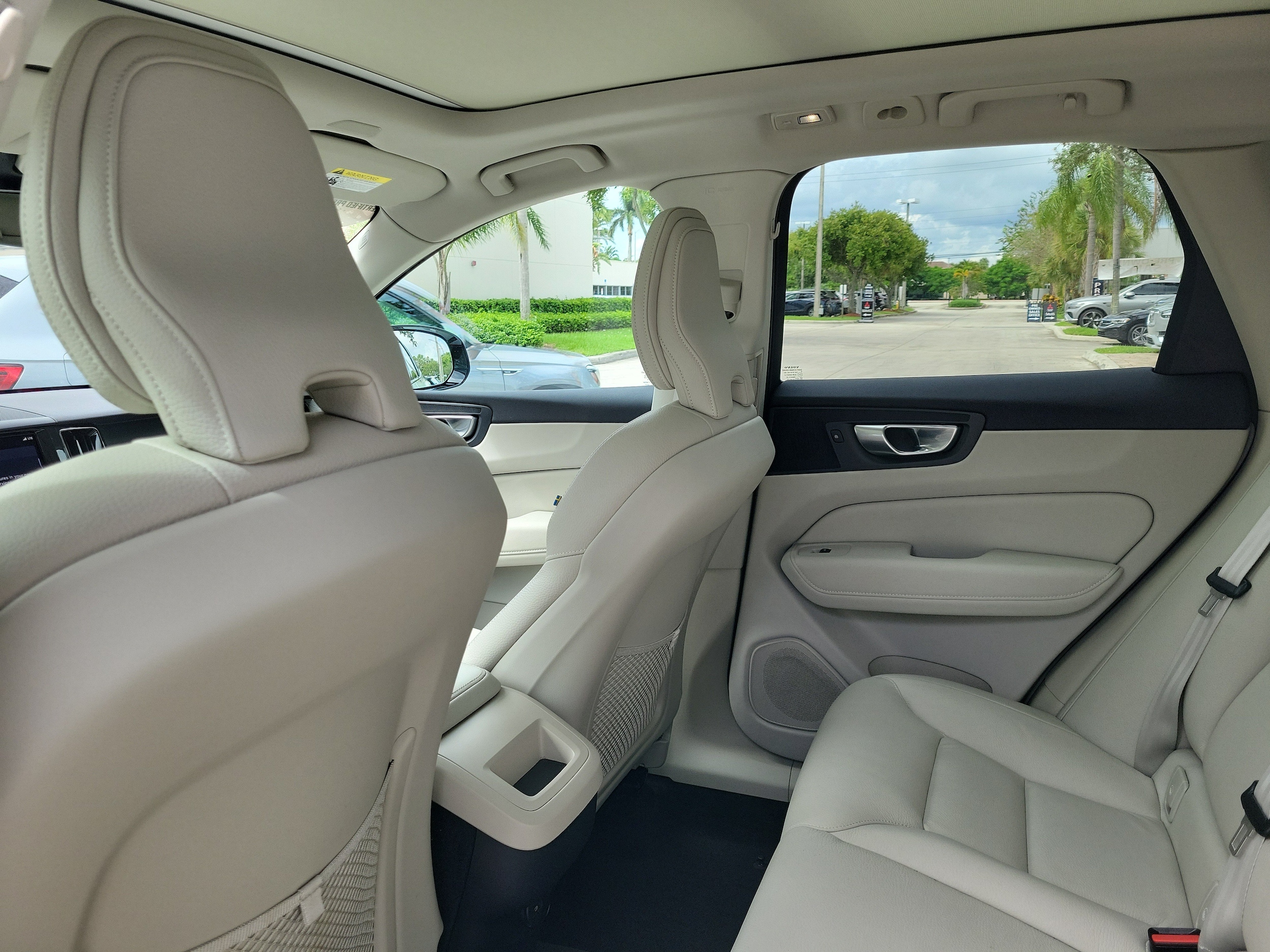 2024 Volvo XC60 Plus - Photo 14