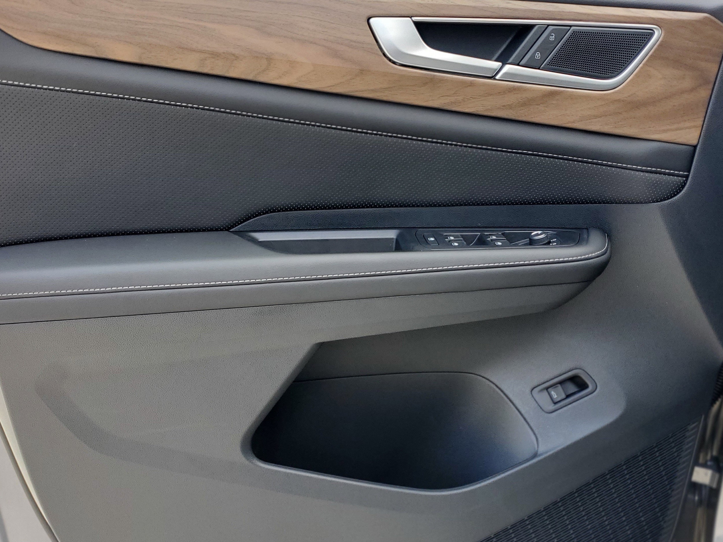 2026 Volkswagen Atlas SE w/Tech - Photo 13