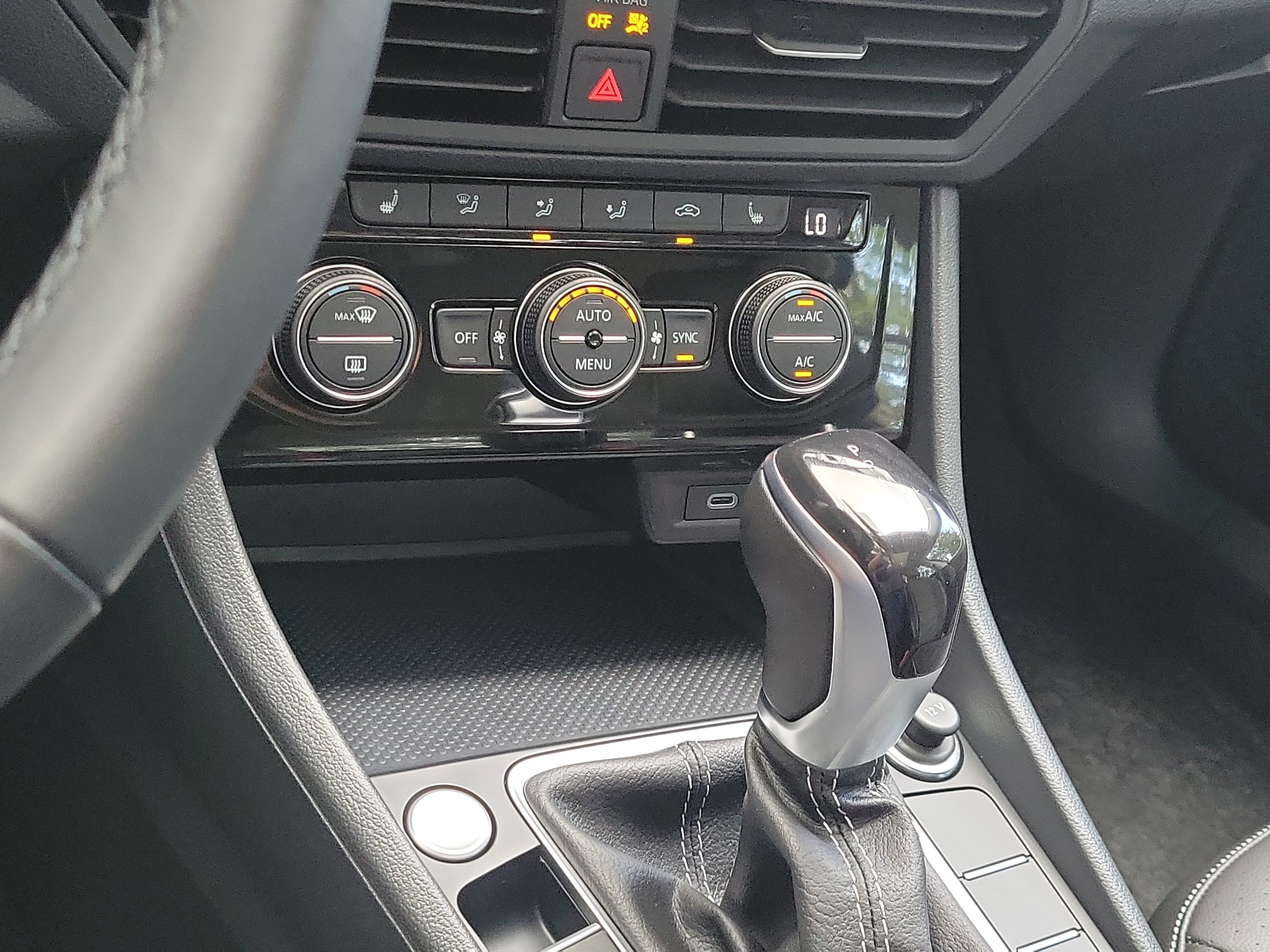 2024 Volkswagen Jetta SE - Photo 25