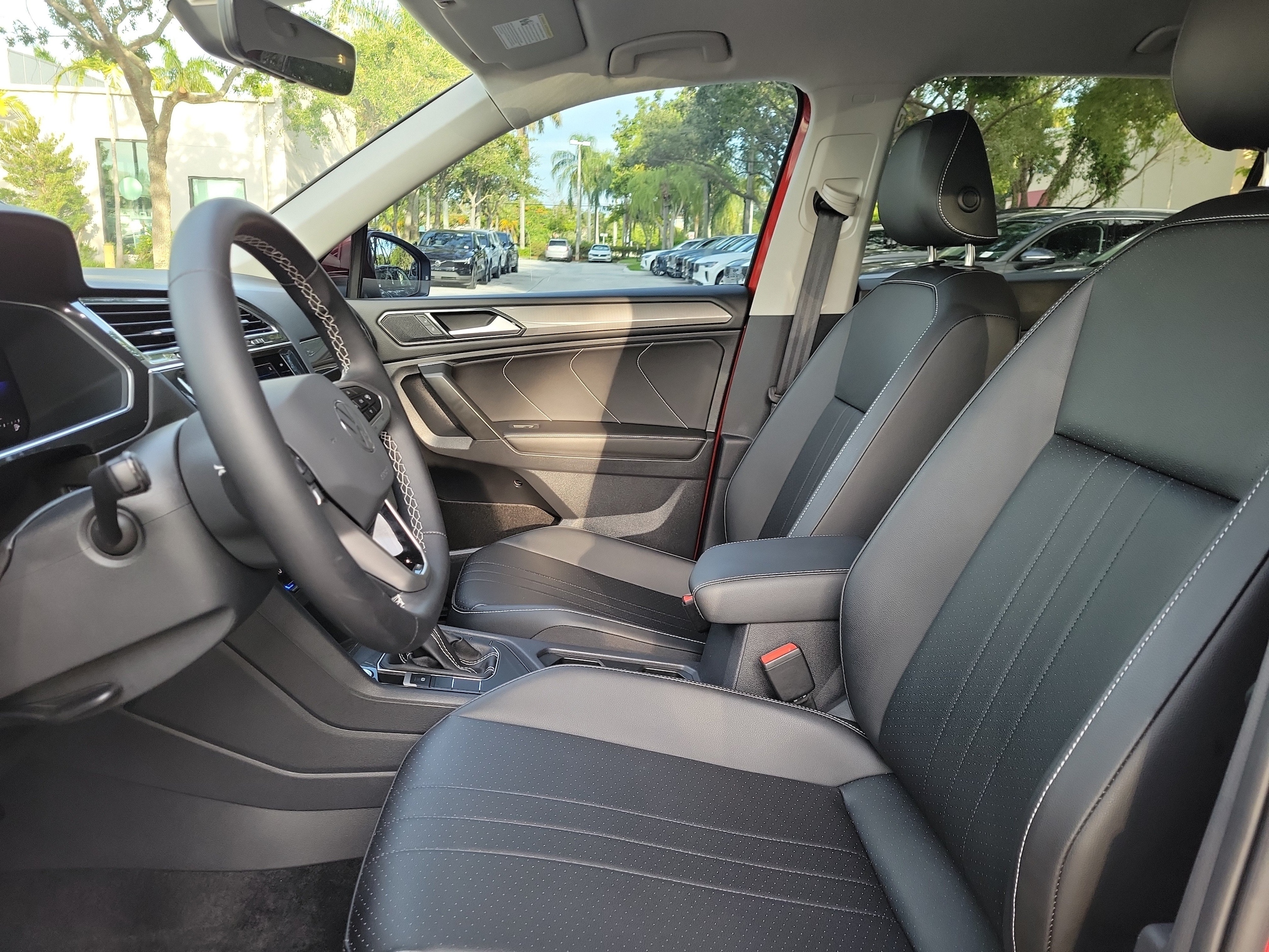 2023 Volkswagen Tiguan SE - Photo 16