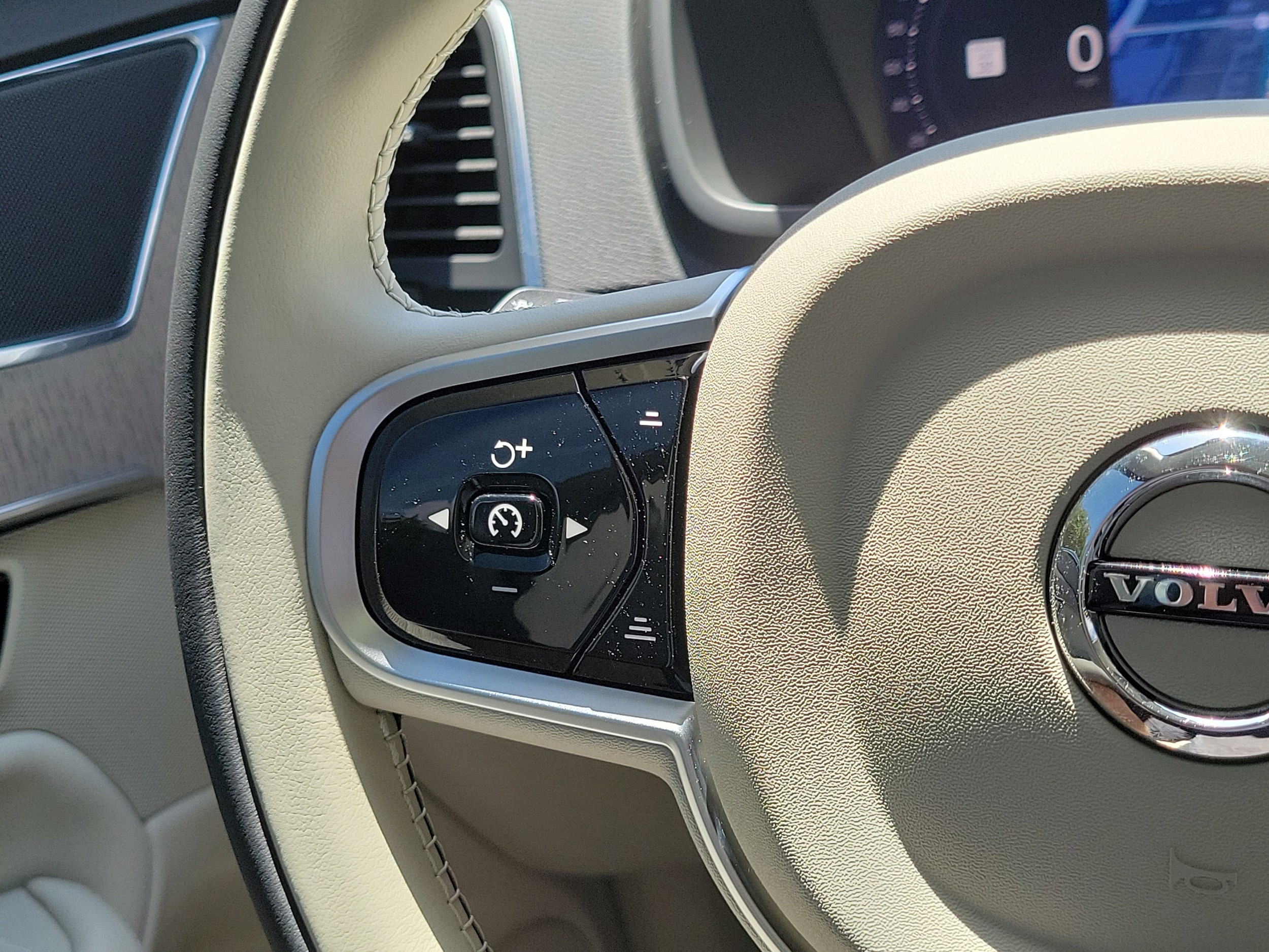 2025 Volvo XC90 Core - Photo 25