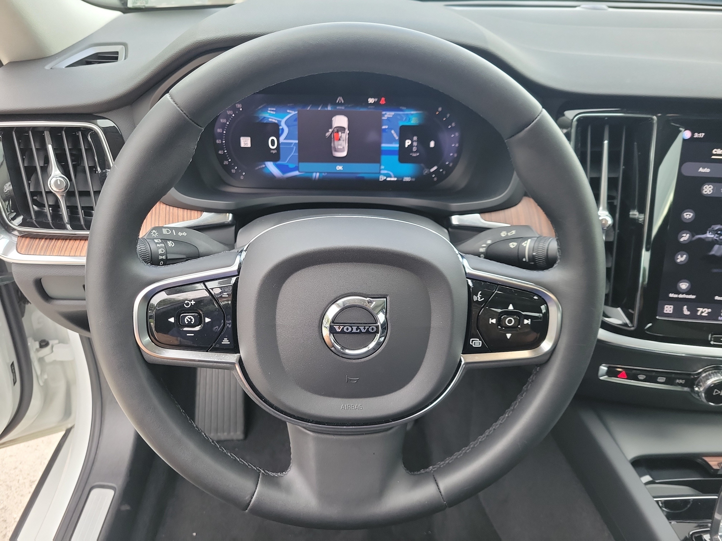 2024 Volvo S60 Plus - Photo 23