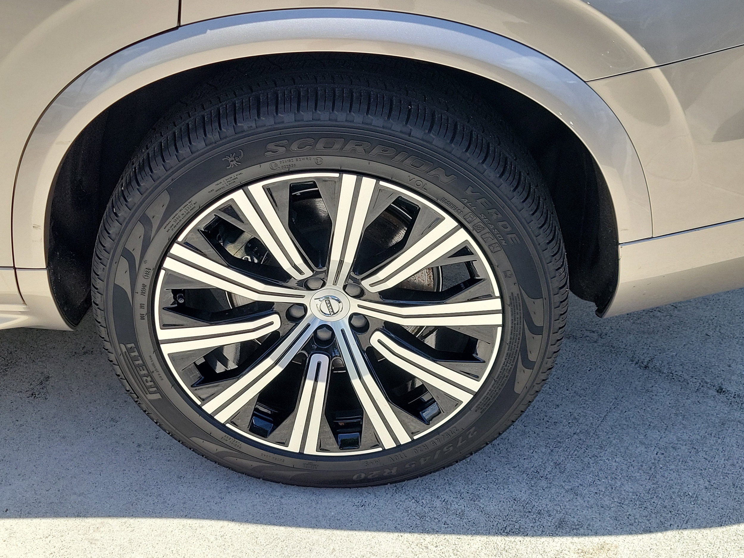 2025 Volvo XC90 Core - Photo 5