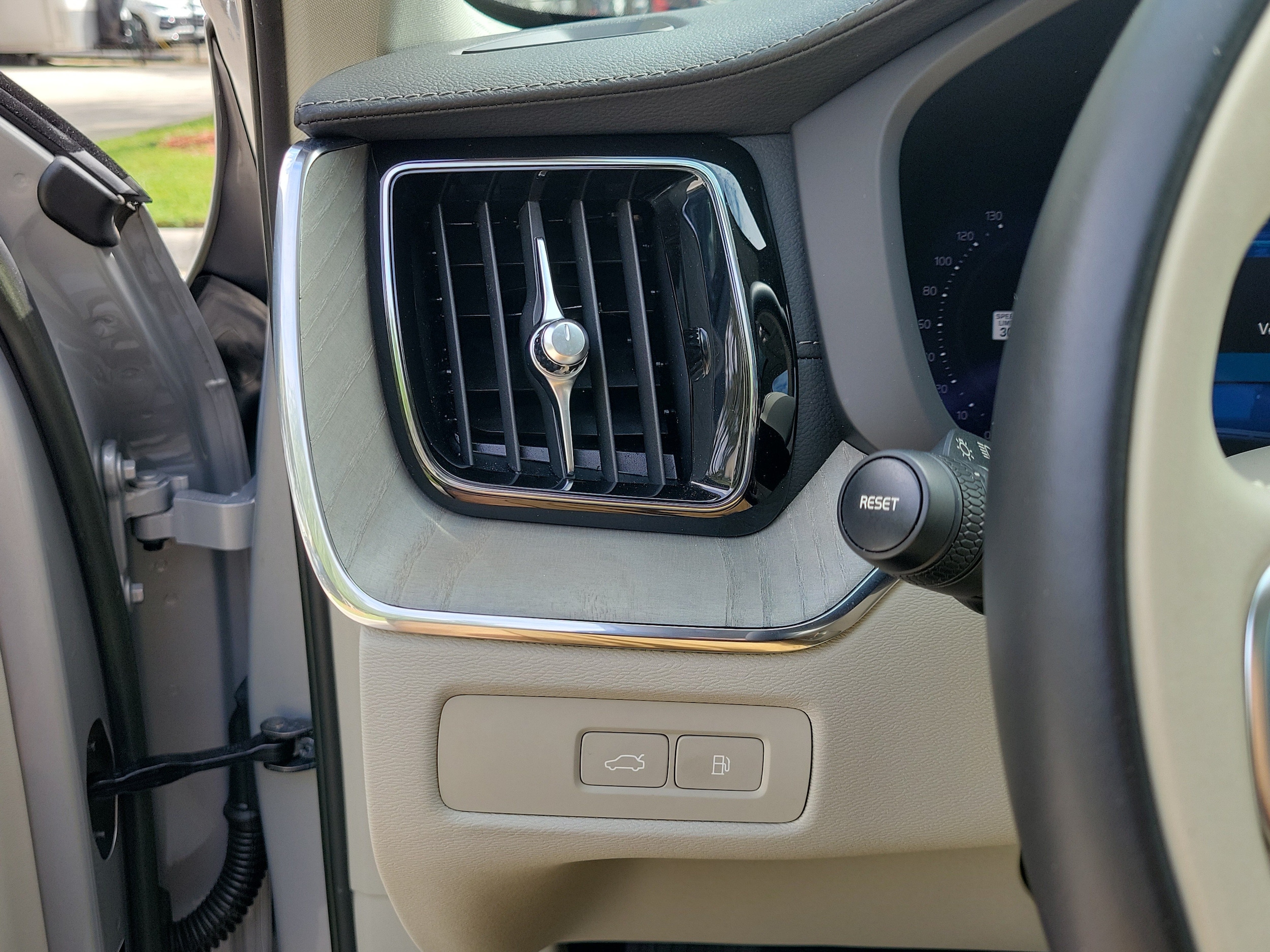 2023 Volvo XC60 Ultimate - Photo 23