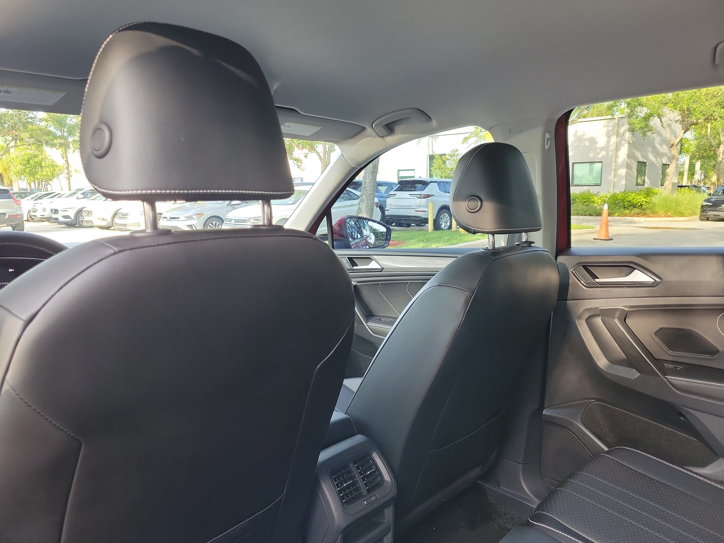 2023 Volkswagen Tiguan SE - Photo 14