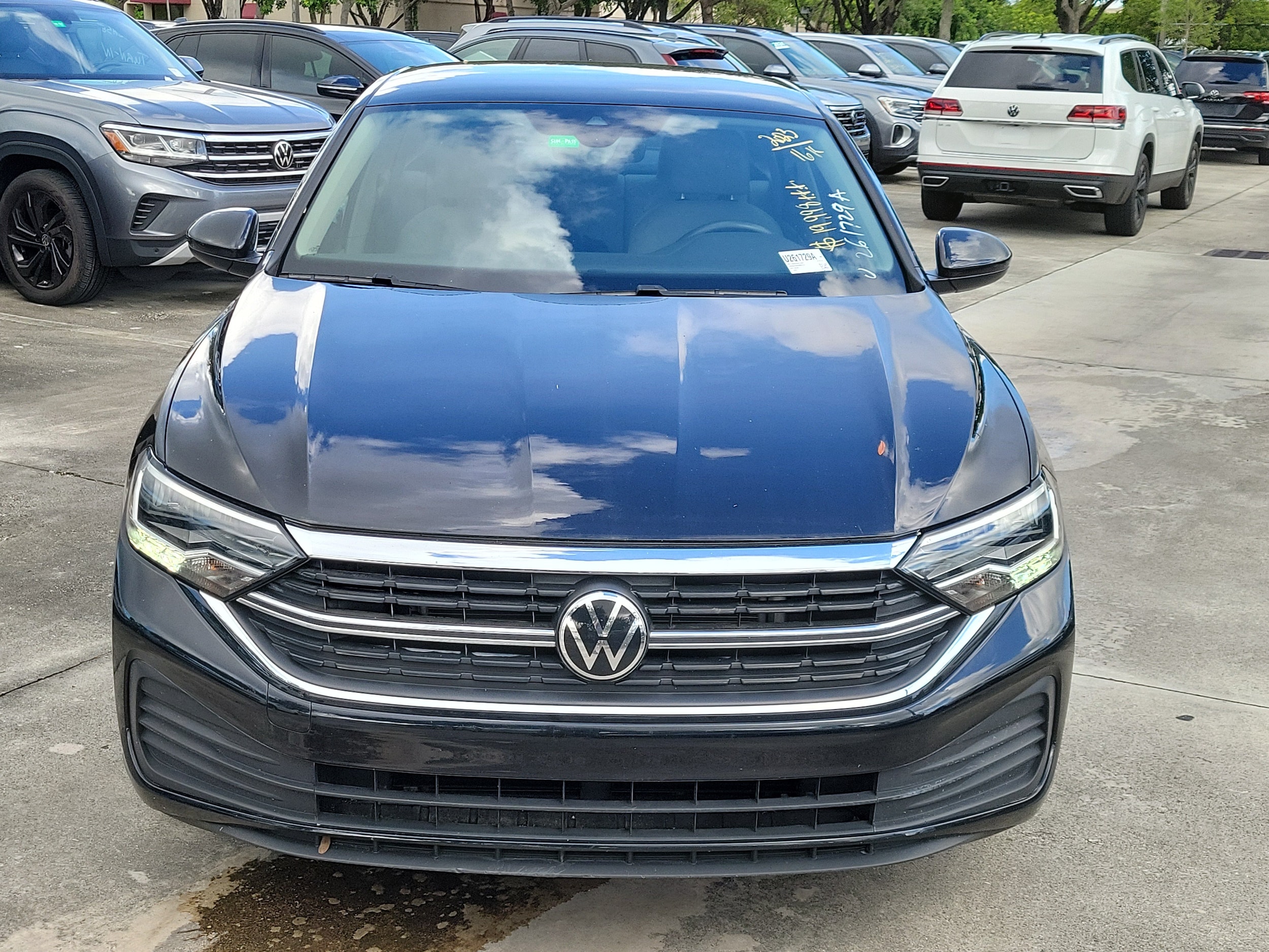 2023 Volkswagen Jetta SE - Photo 2
