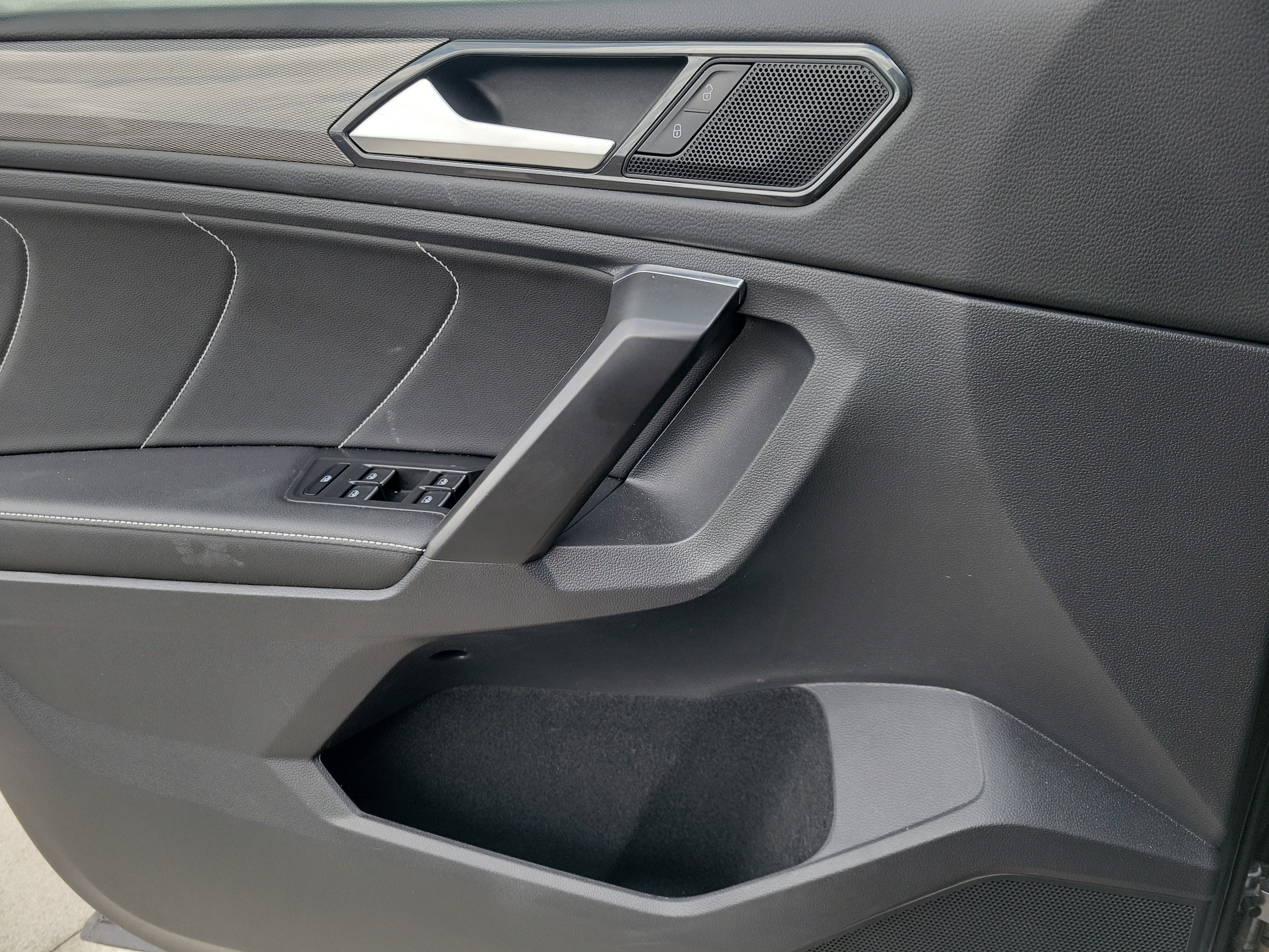 2023 Volkswagen Tiguan SE - Photo 18