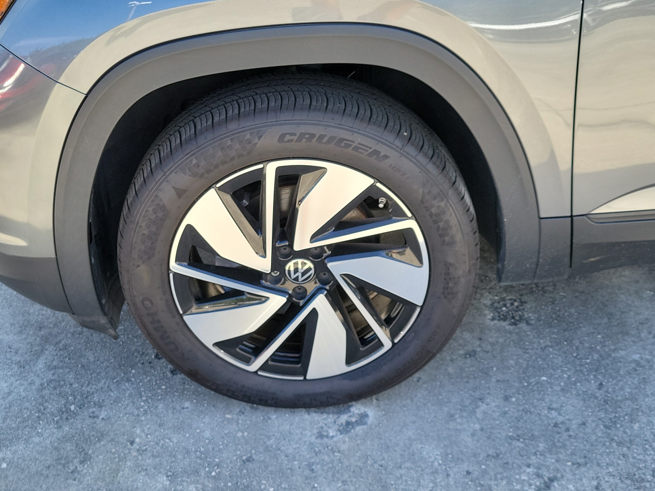 2024 Volkswagen Atlas SE w/Tech - Photo 5