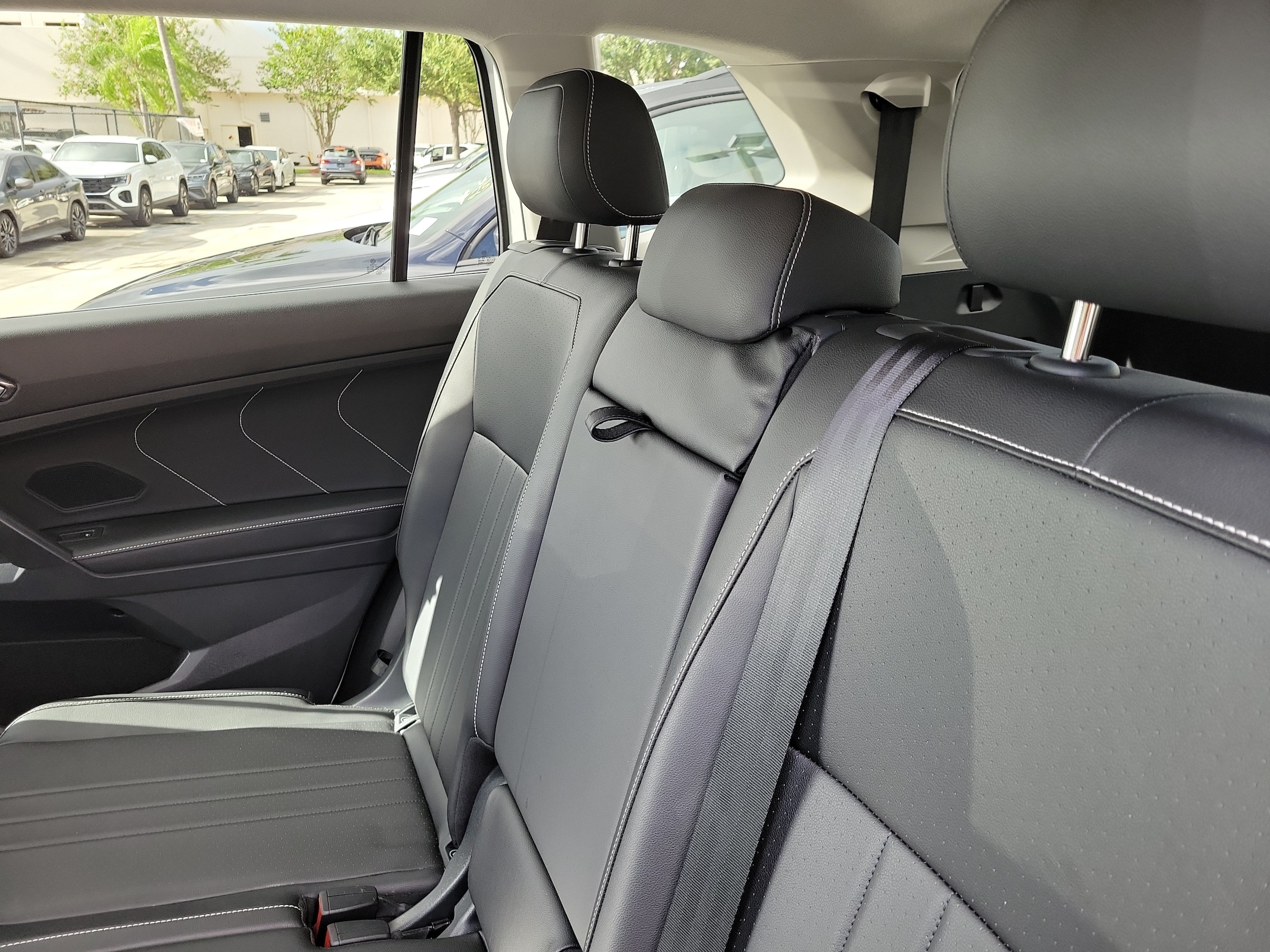 2023 Volkswagen Tiguan SE - Photo 12
