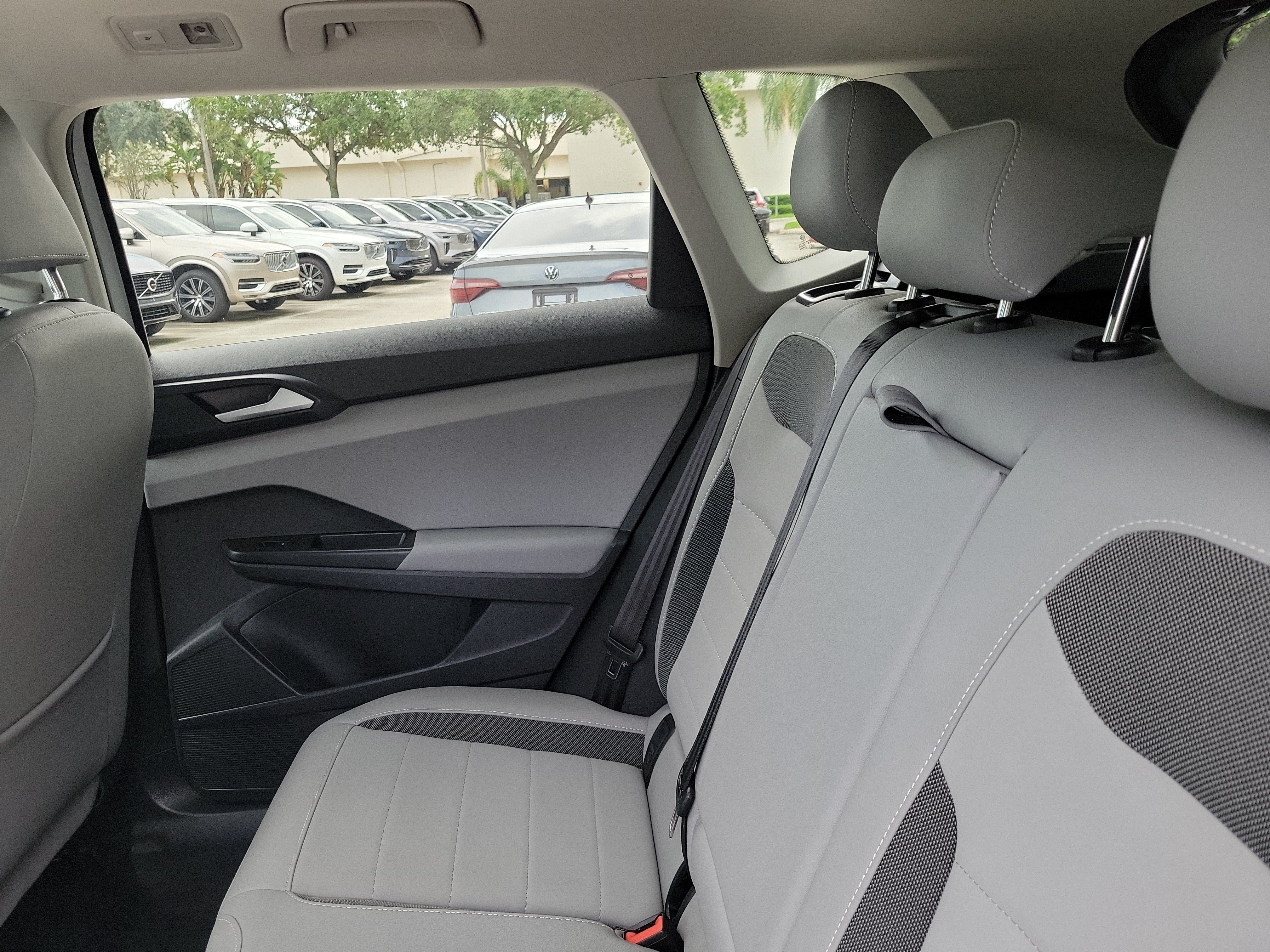 2023 Volkswagen Taos SE - Photo 13