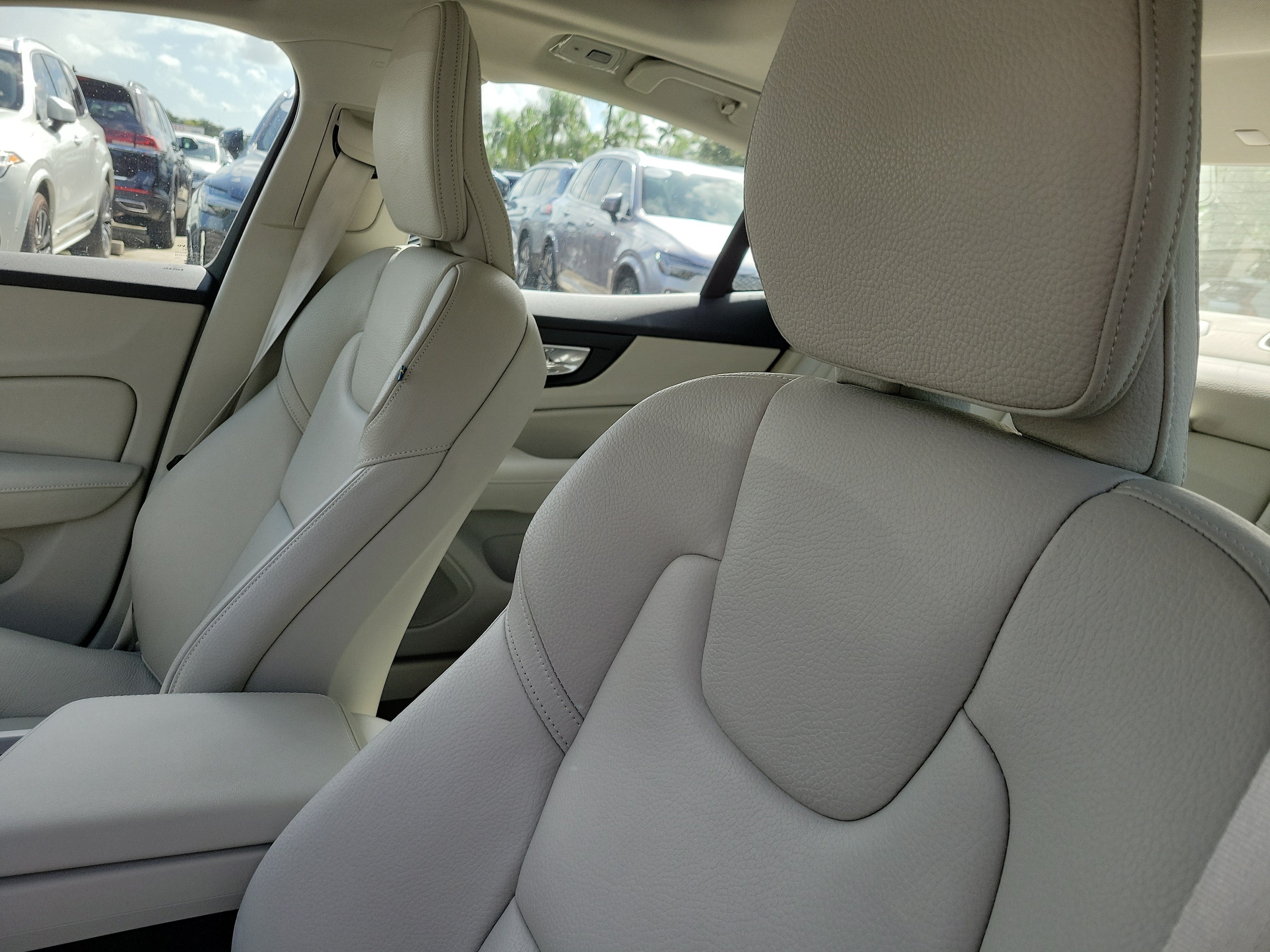 2024 Volvo S60 Plus - Photo 15
