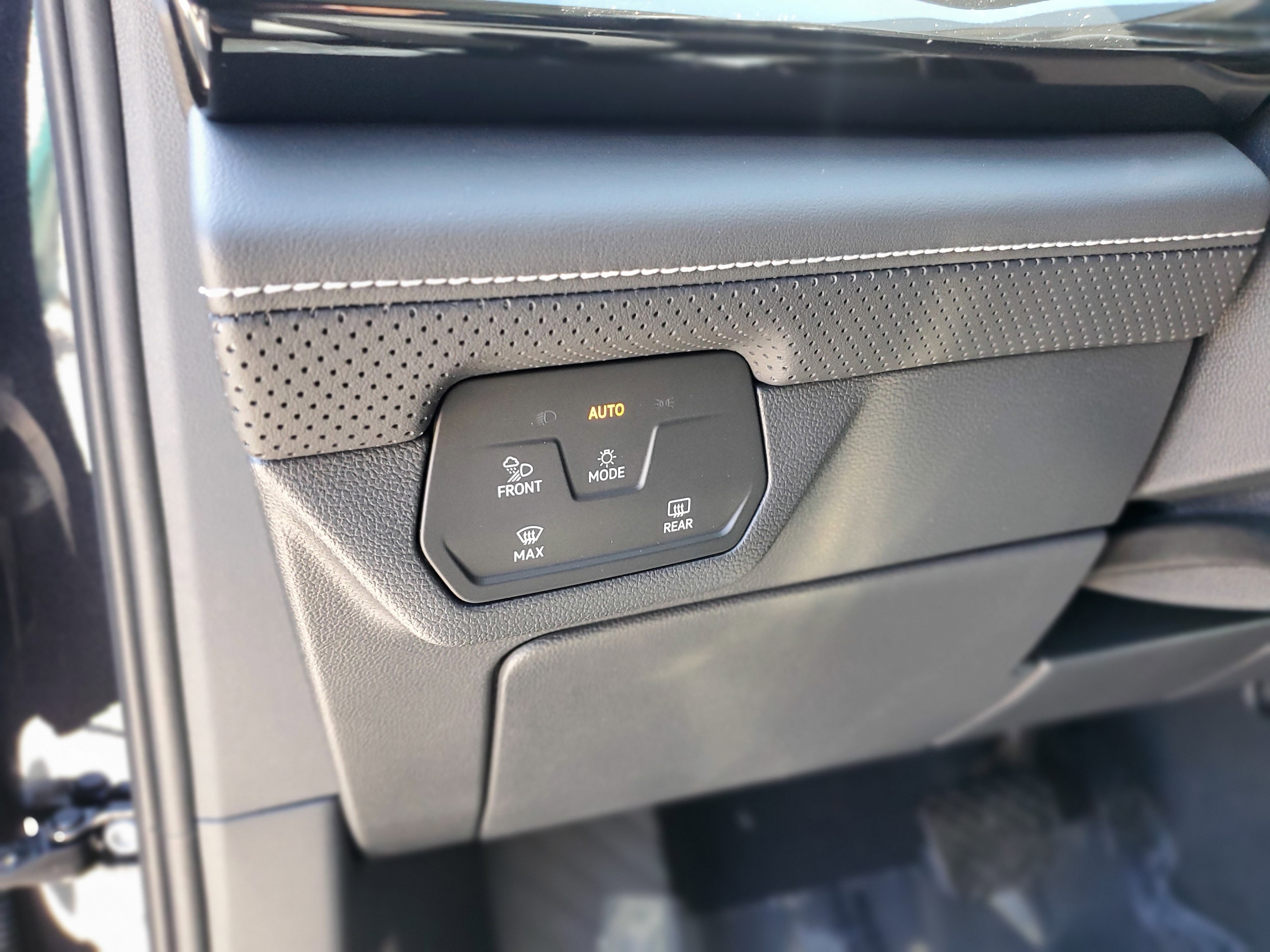 2026 Volkswagen Atlas SE w/Tech - Photo 13