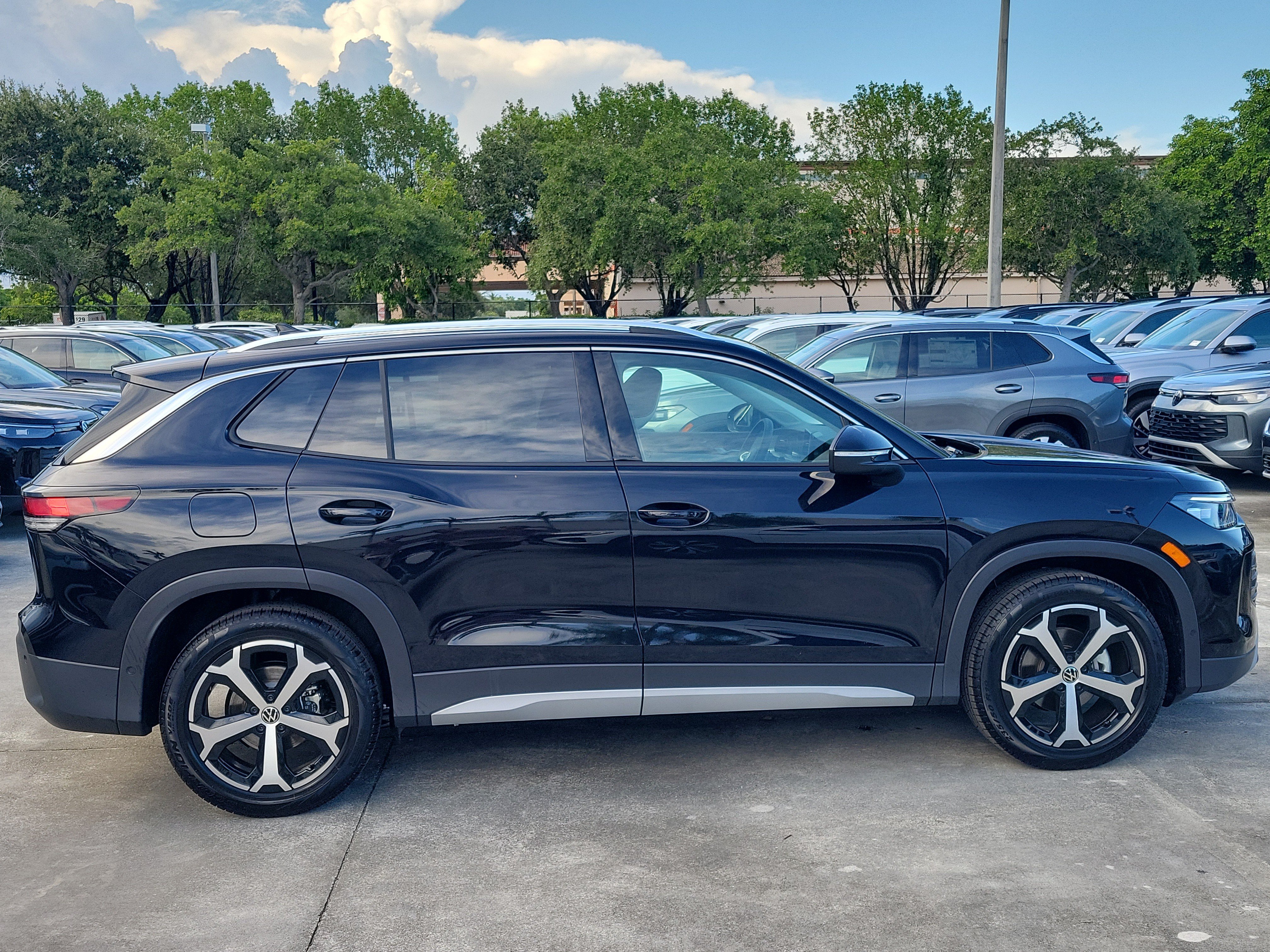 New 2026 Volkswagen Tiguan SE SUV