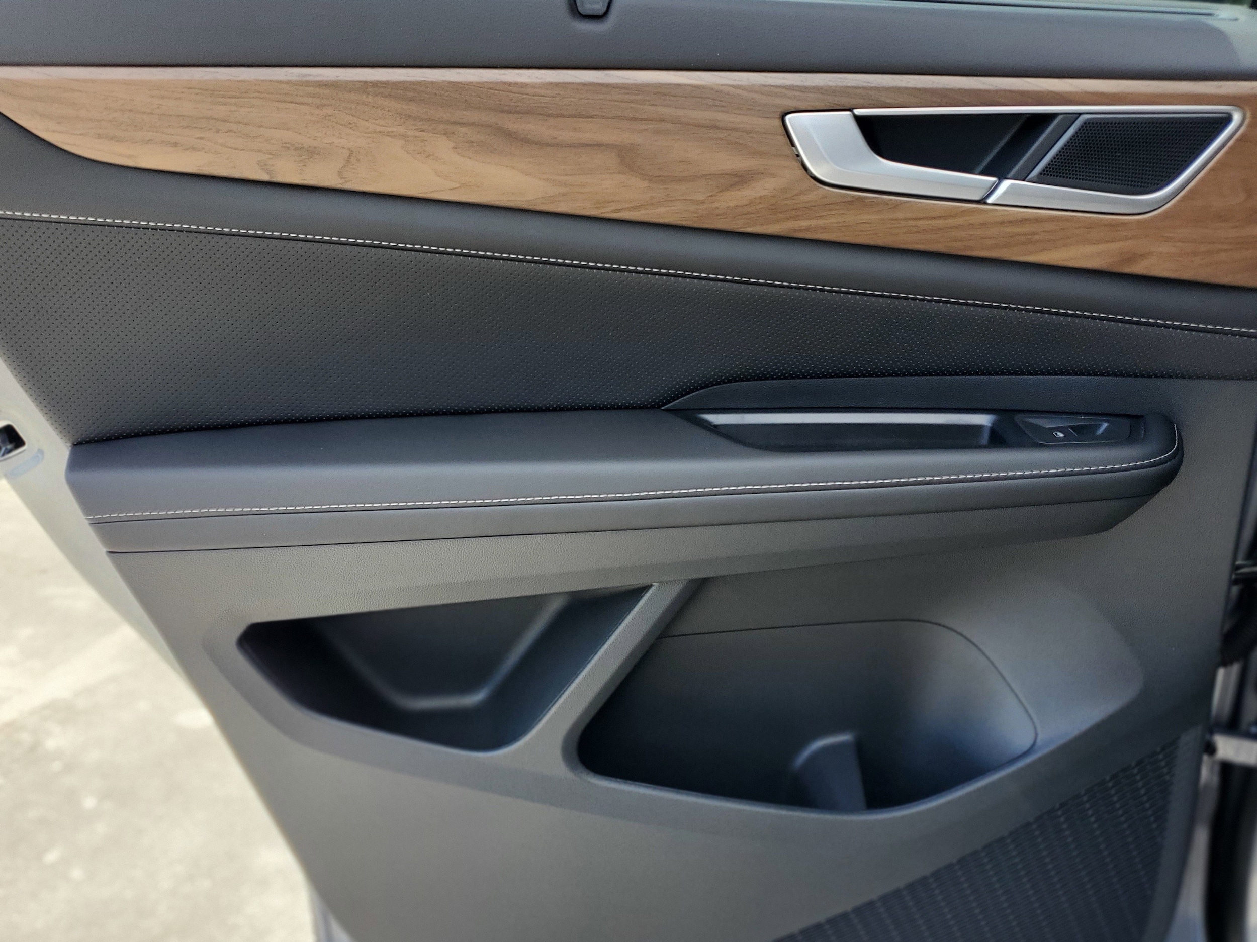 2026 Volkswagen Atlas SE w/Tech - Photo 10