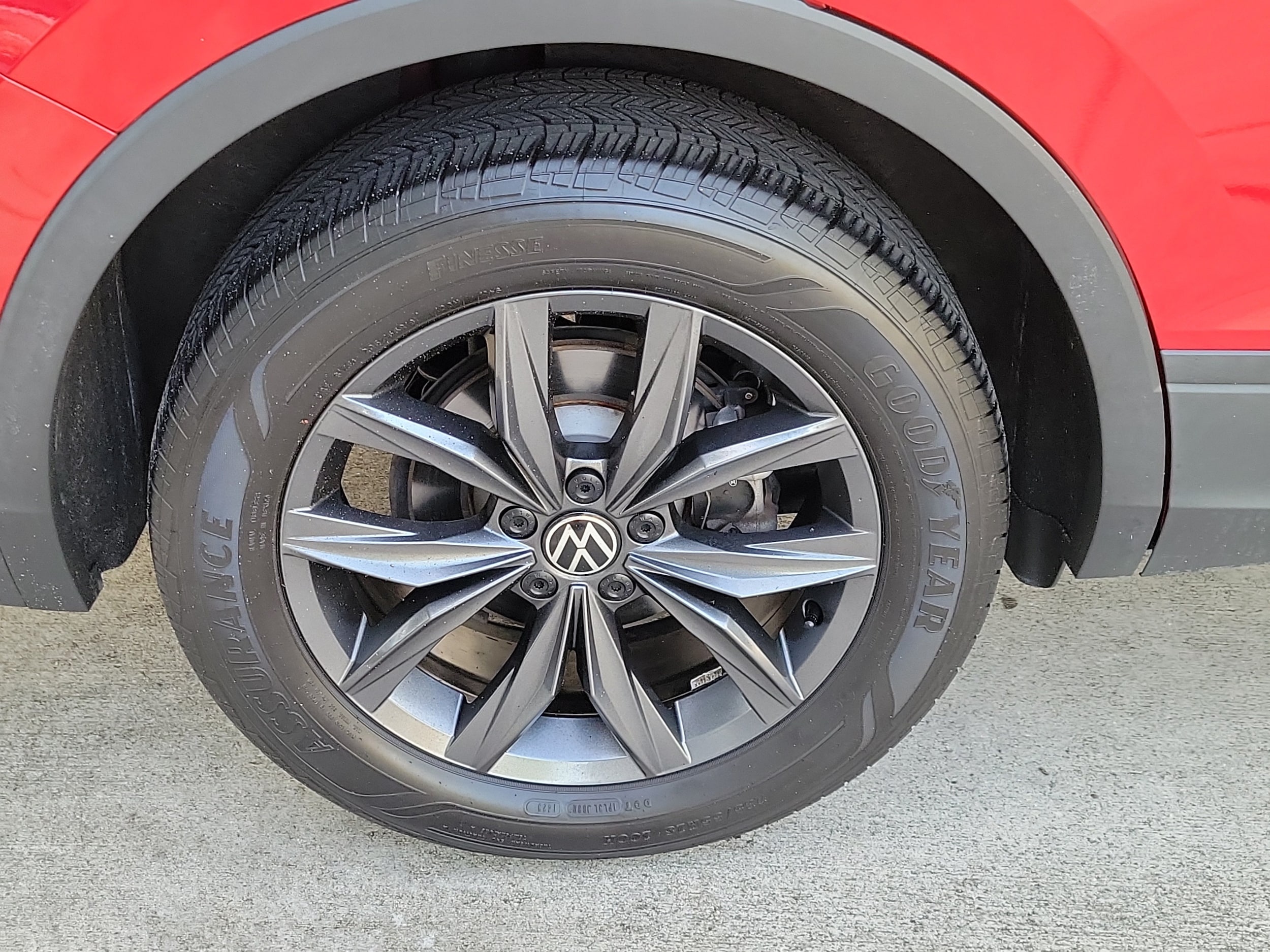 2023 Volkswagen Tiguan SE - Photo 9