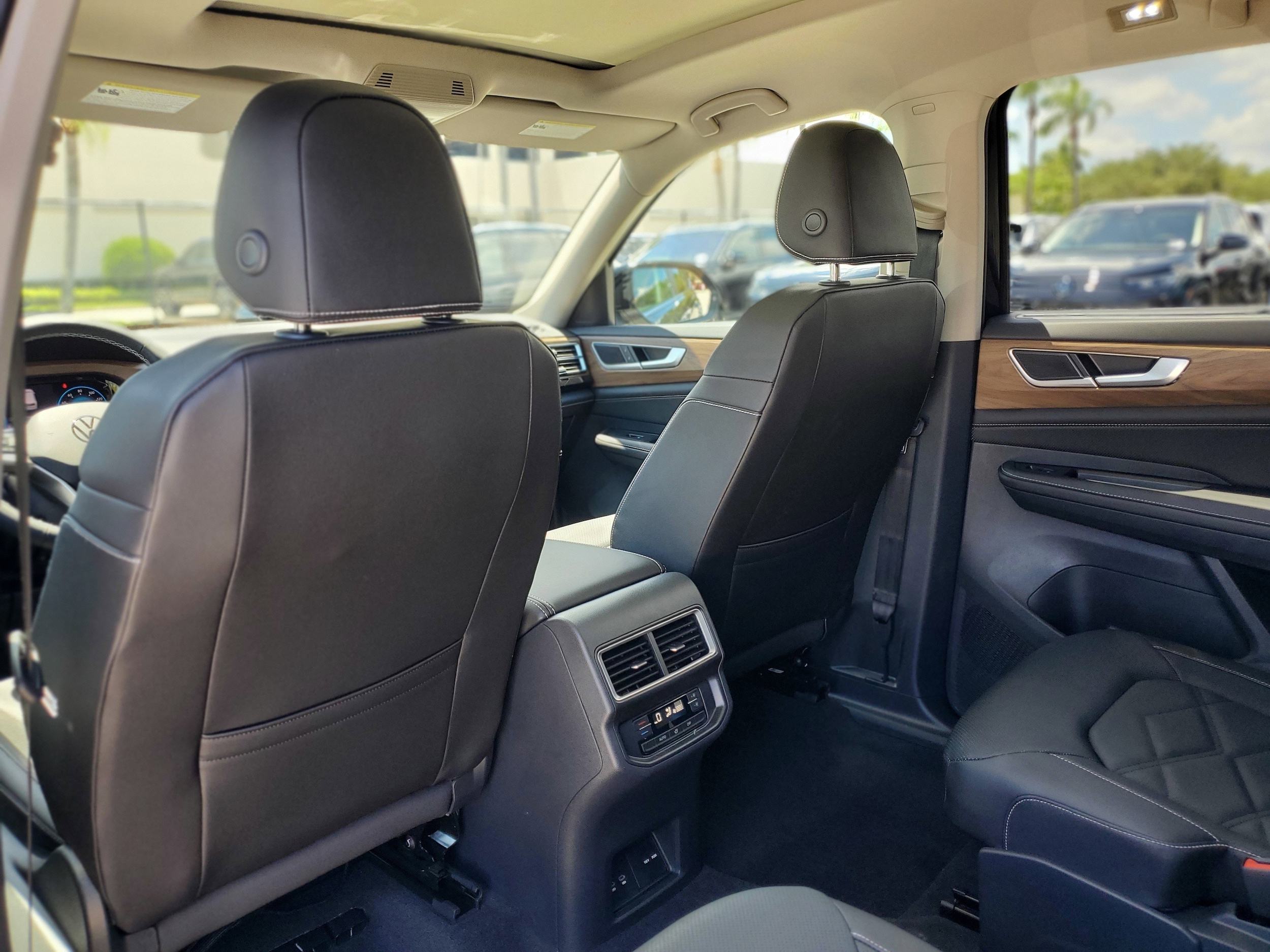 2026 Volkswagen Atlas SE w/Tech - Photo 7