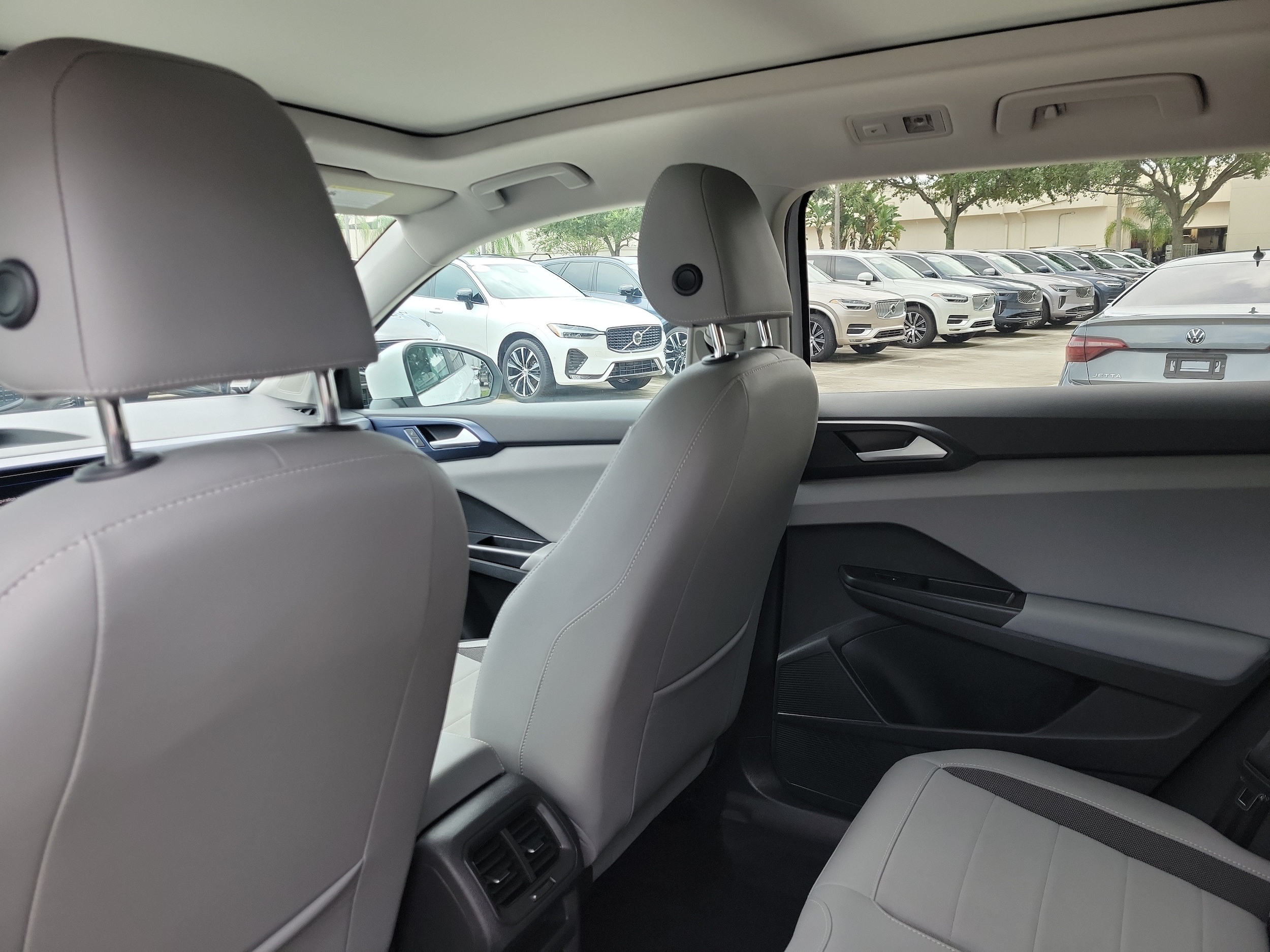 2023 Volkswagen Taos SE - Photo 15
