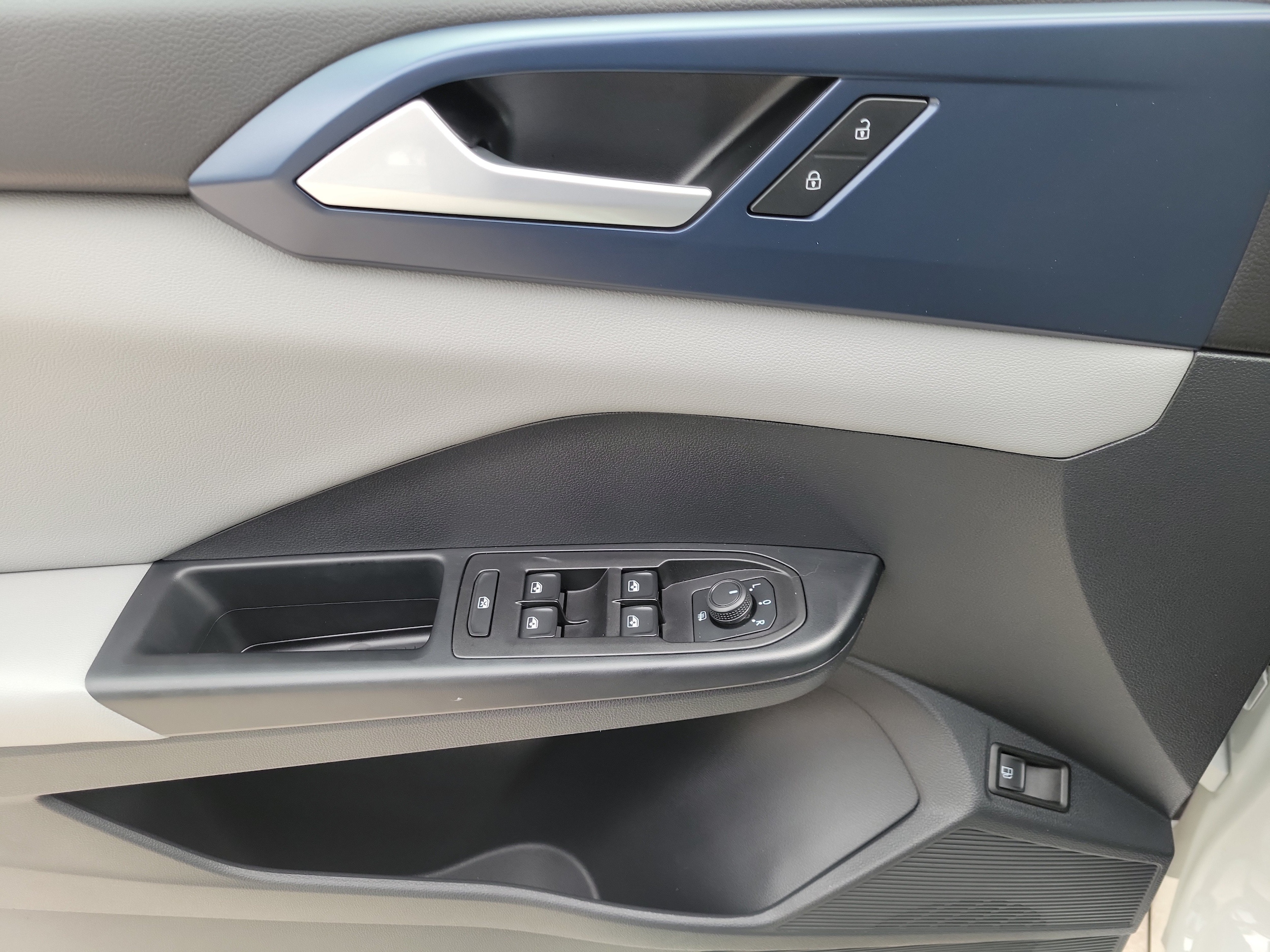 2023 Volkswagen Taos SE - Photo 21