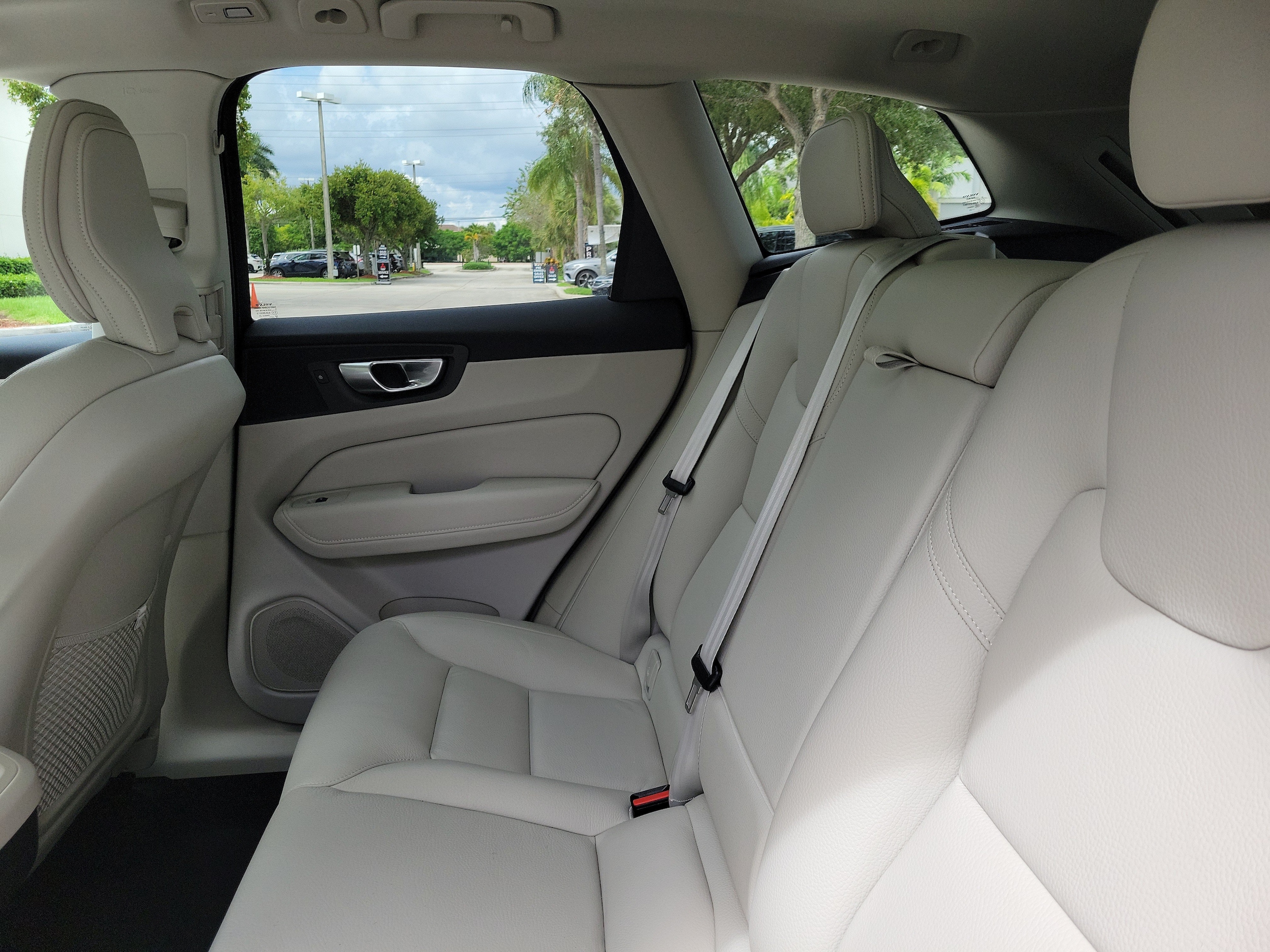 2024 Volvo XC60 Plus - Photo 12