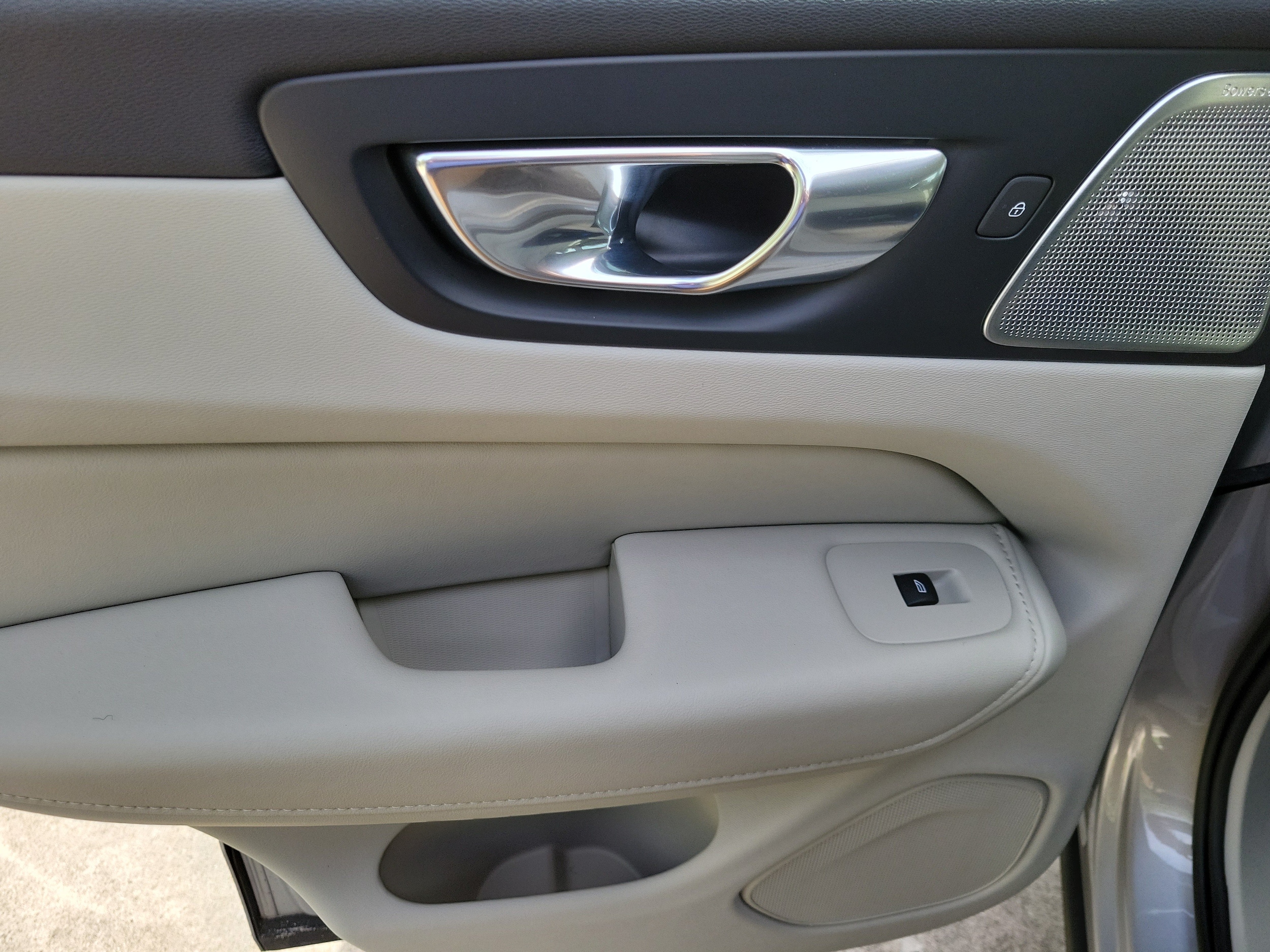 2023 Volvo XC60 Ultimate - Photo 17