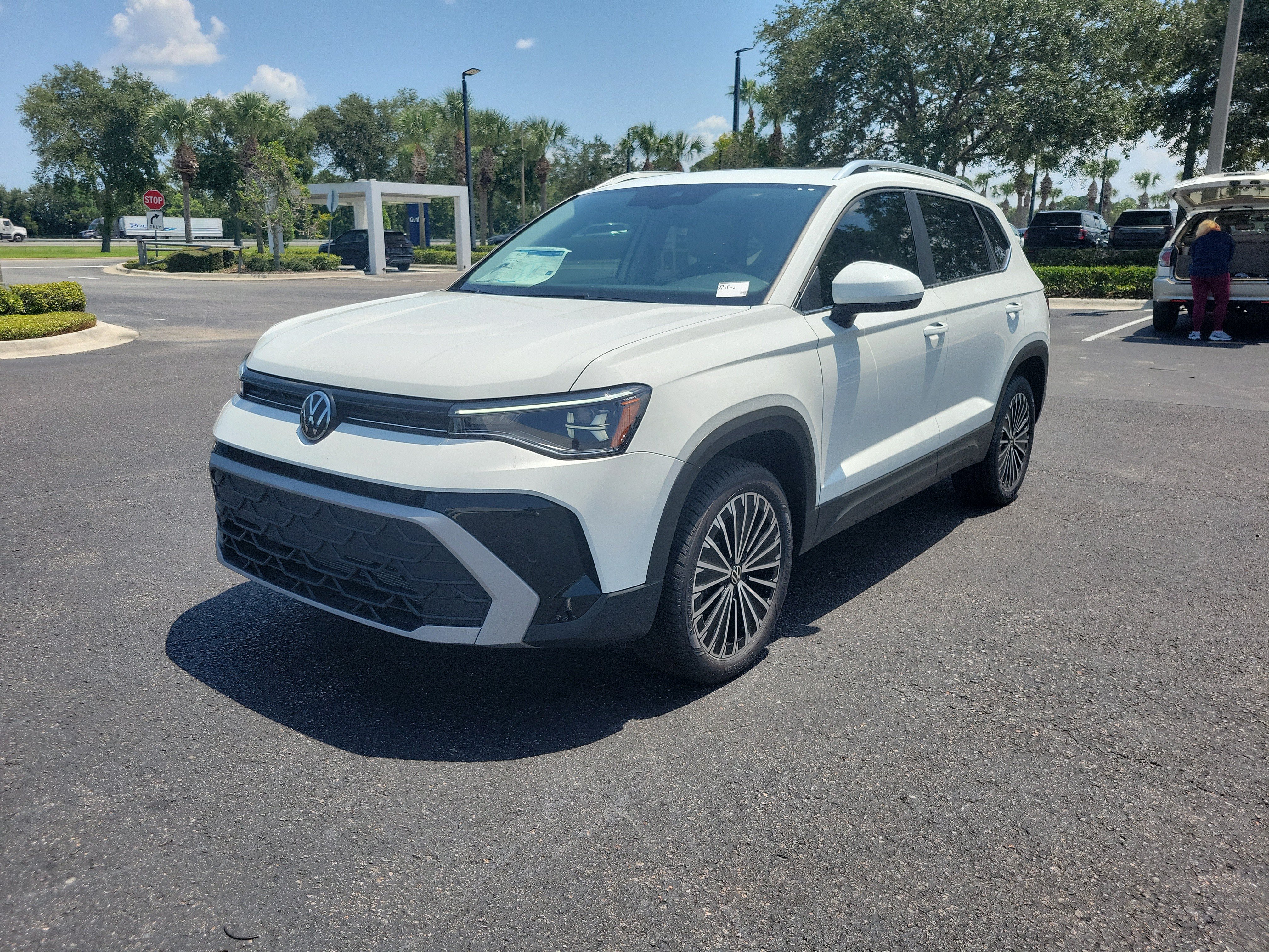 New 2026 Volkswagen Taos 1.5T SE SUV
