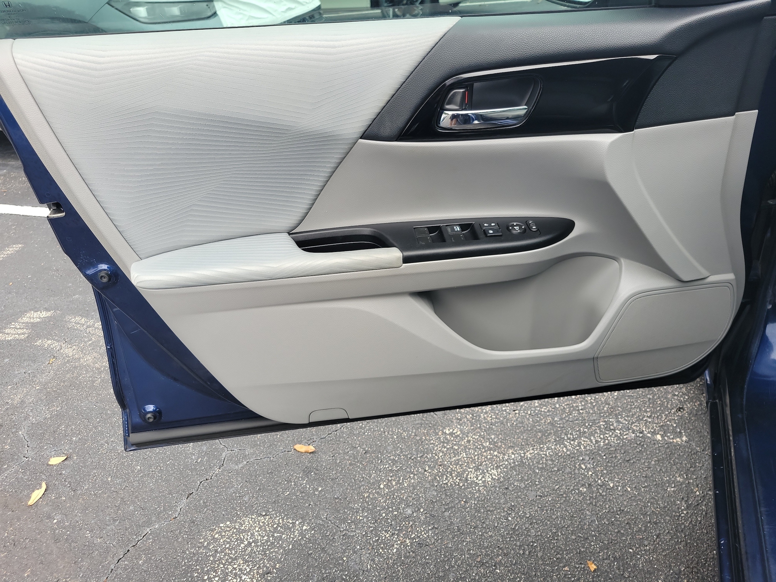 2016 Honda Accord LX - Photo 11