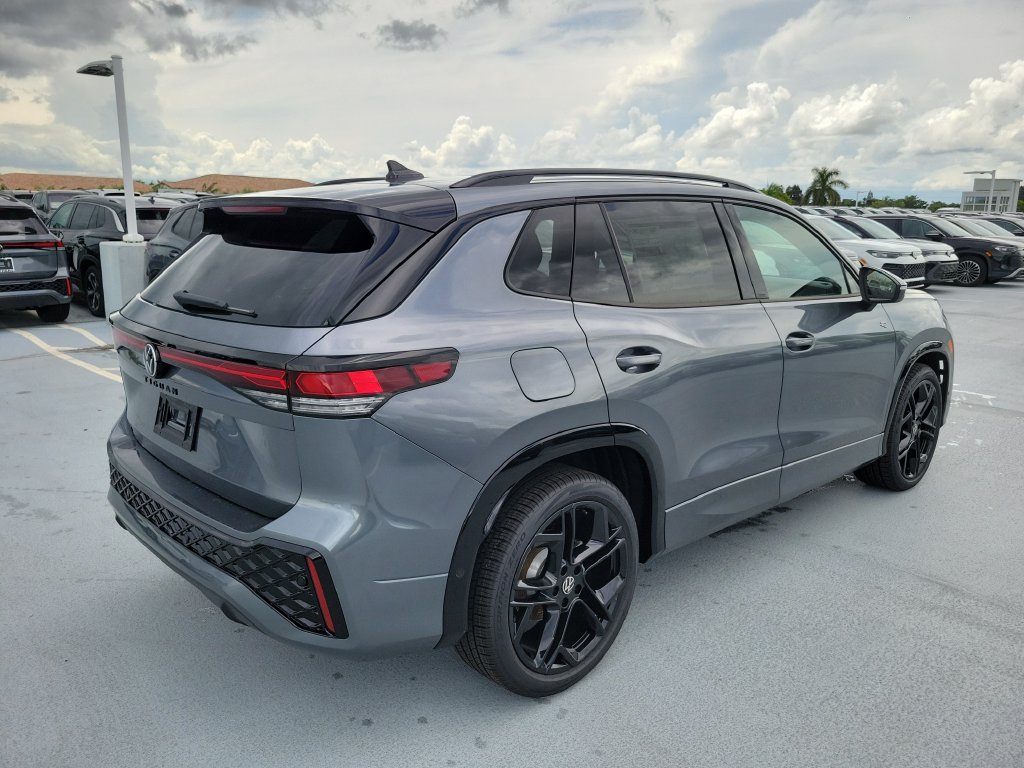 New 2026 Volkswagen Tiguan SE R-Line Black SUV