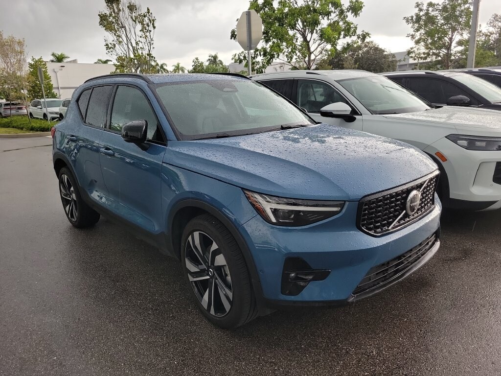 Used 2024 Volvo XC40 B5 Plus Dark SUV