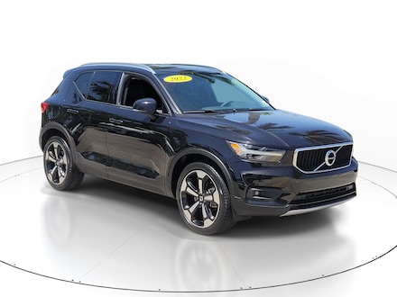 2022 Volvo XC40 T5 AWD Momentum SUV