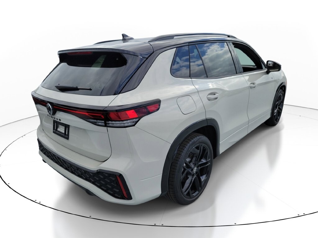 New 2026 Volkswagen Tiguan SE R-Line Black SUV