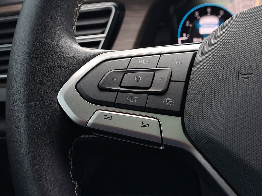 2025 Volkswagen Atlas SEL - Photo 25