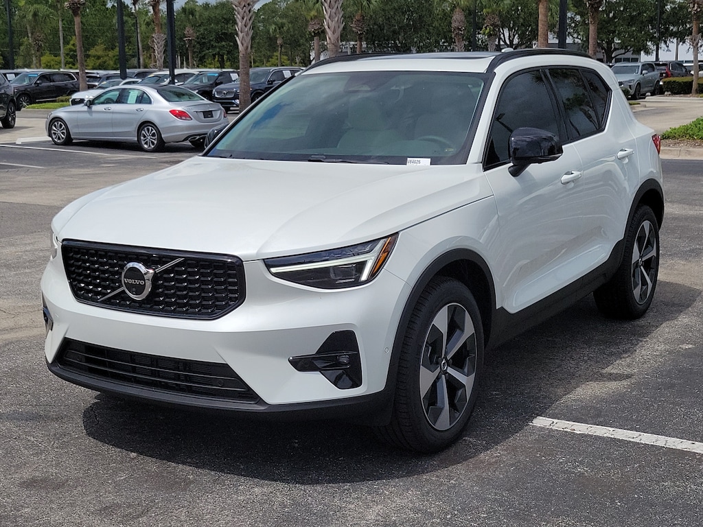 New 2026 Volvo XC40 B5 Plus SUV