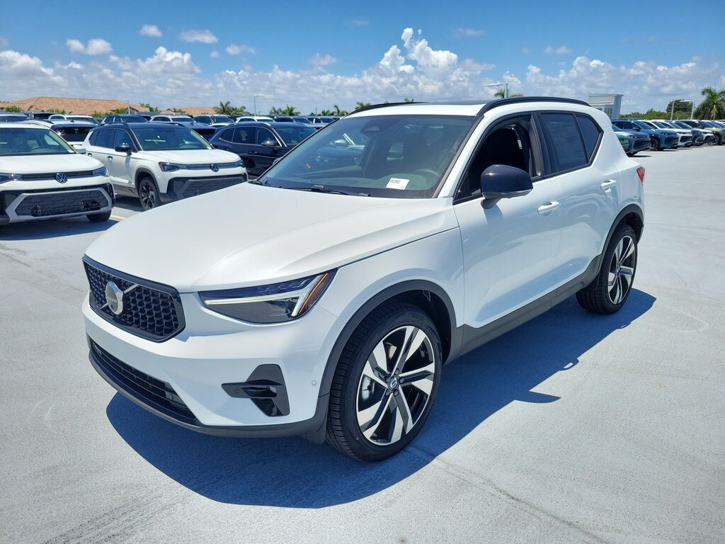 New 2026 Volvo XC40 B5 Plus SUV