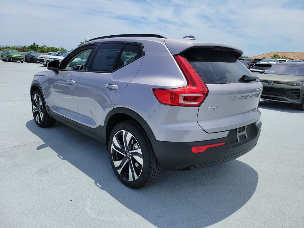New 2026 Volvo XC40 B5 Ultra SUV
