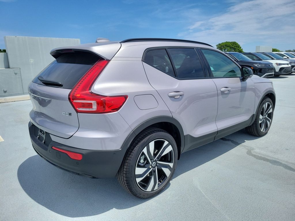 New 2026 Volvo XC40 B5 Ultra SUV