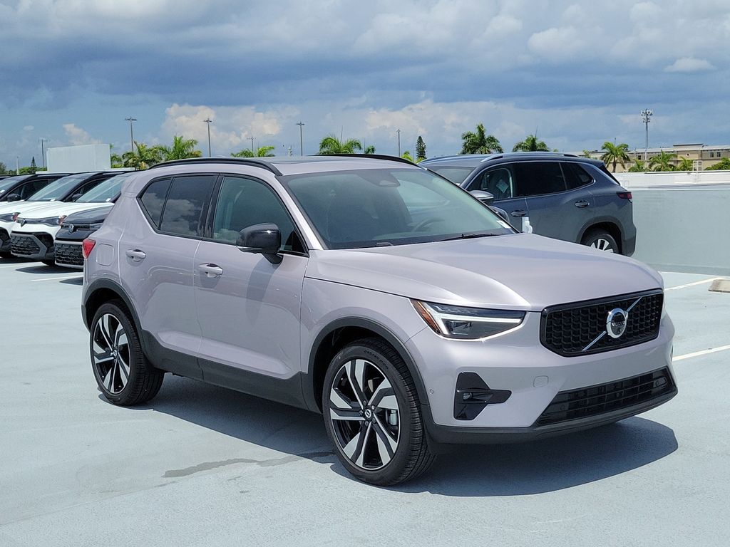New 2026 Volvo XC40 B5 Ultra SUV