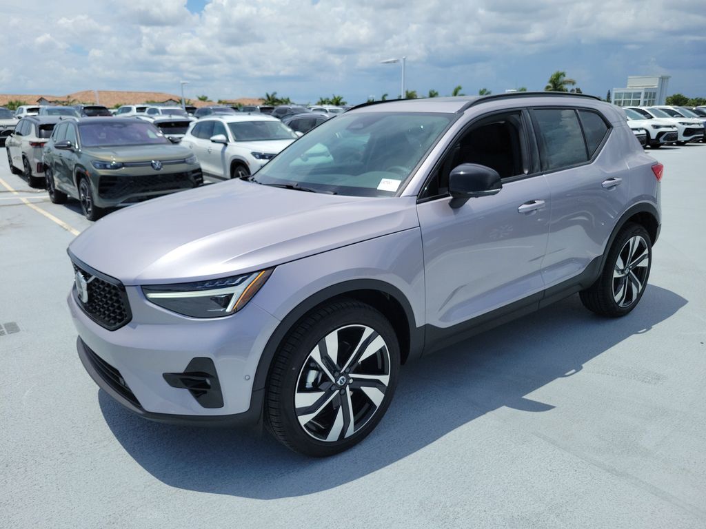 New 2026 Volvo XC40 B5 Ultra SUV