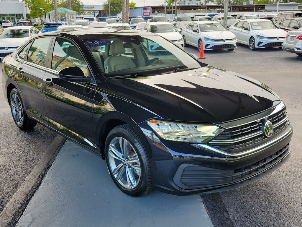 Certified 2024 Volkswagen Jetta 1.5T SE Sedan