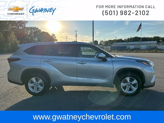 Used 2025 Toyota Highlander LE