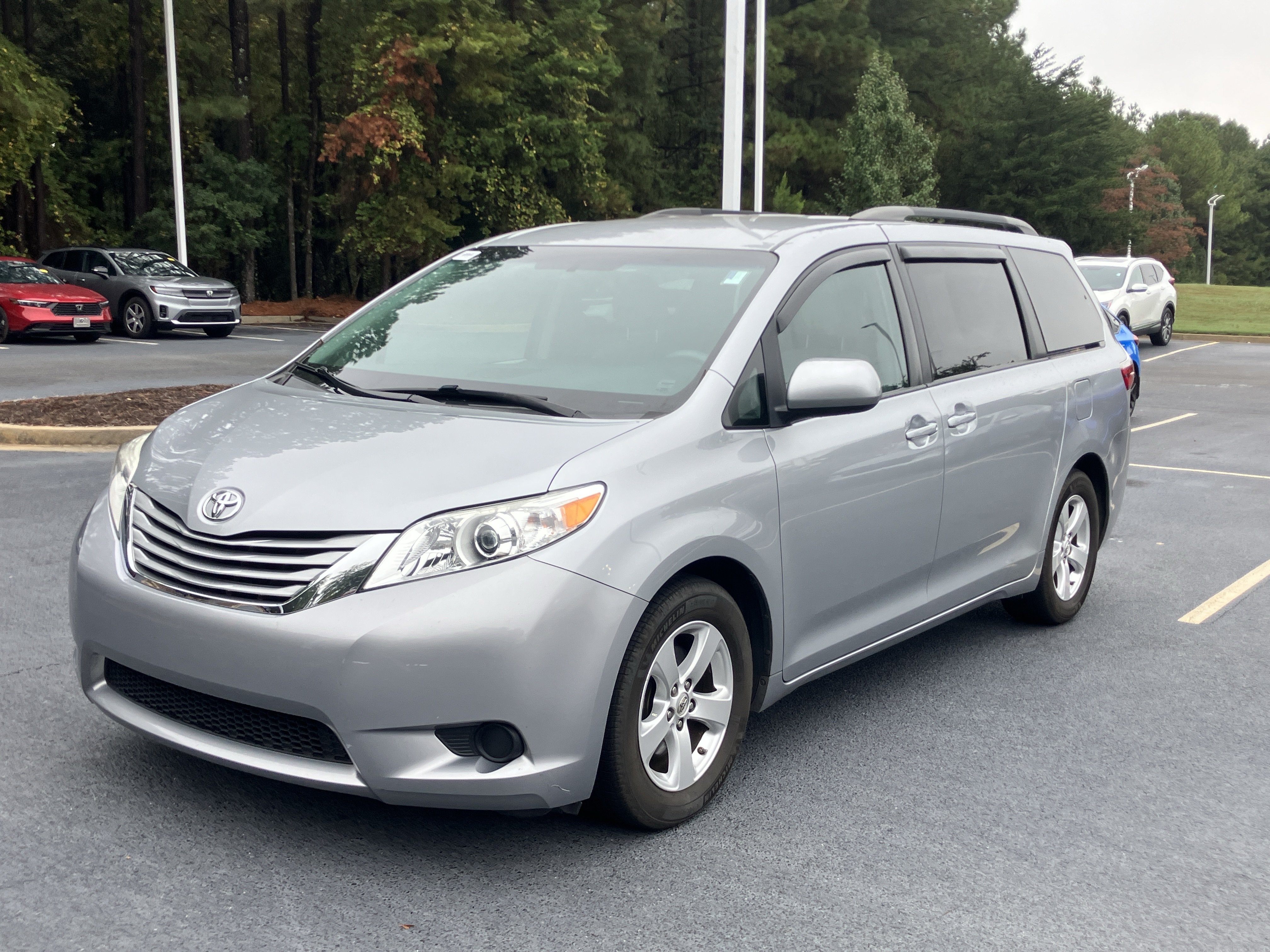 Used 2017 Toyota Sienna LE FWD 8-Passenger Minivan