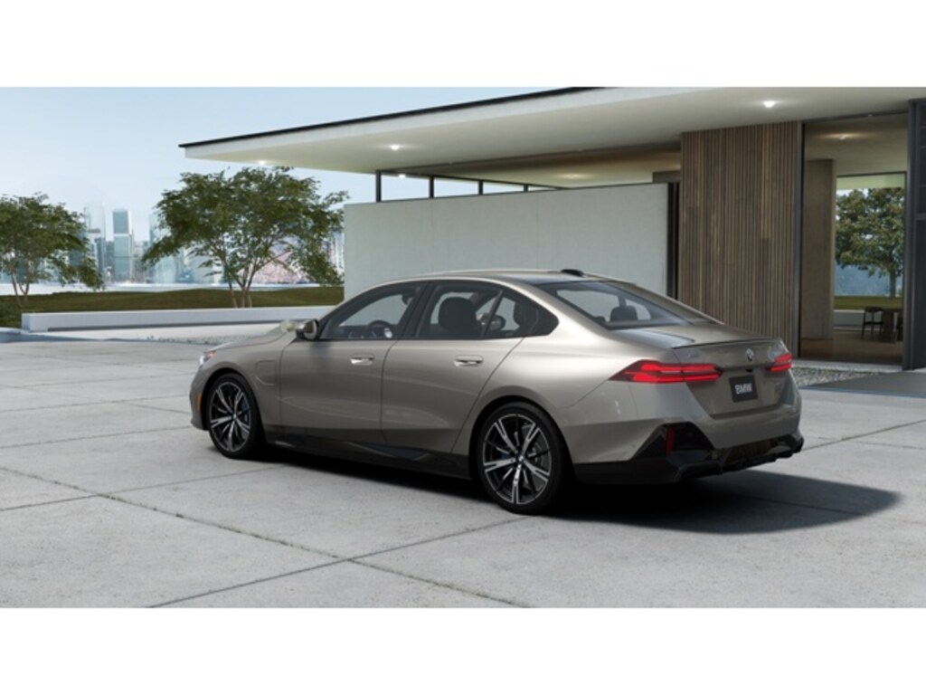 New 2027 BMW 550e xDrive Sedan