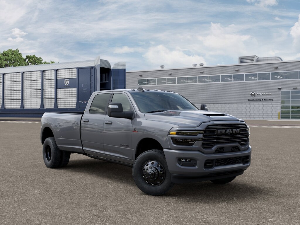 New 2027 Ram 3500 LARAMIE CREW CAB 4X4 8' BOX Pickup