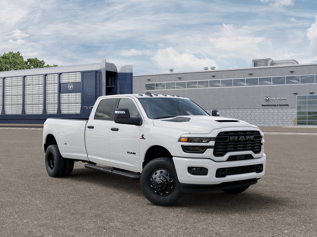 New 2027 Ram 3500 BIG HORN CREW CAB 4X4 8' BOX Pickup